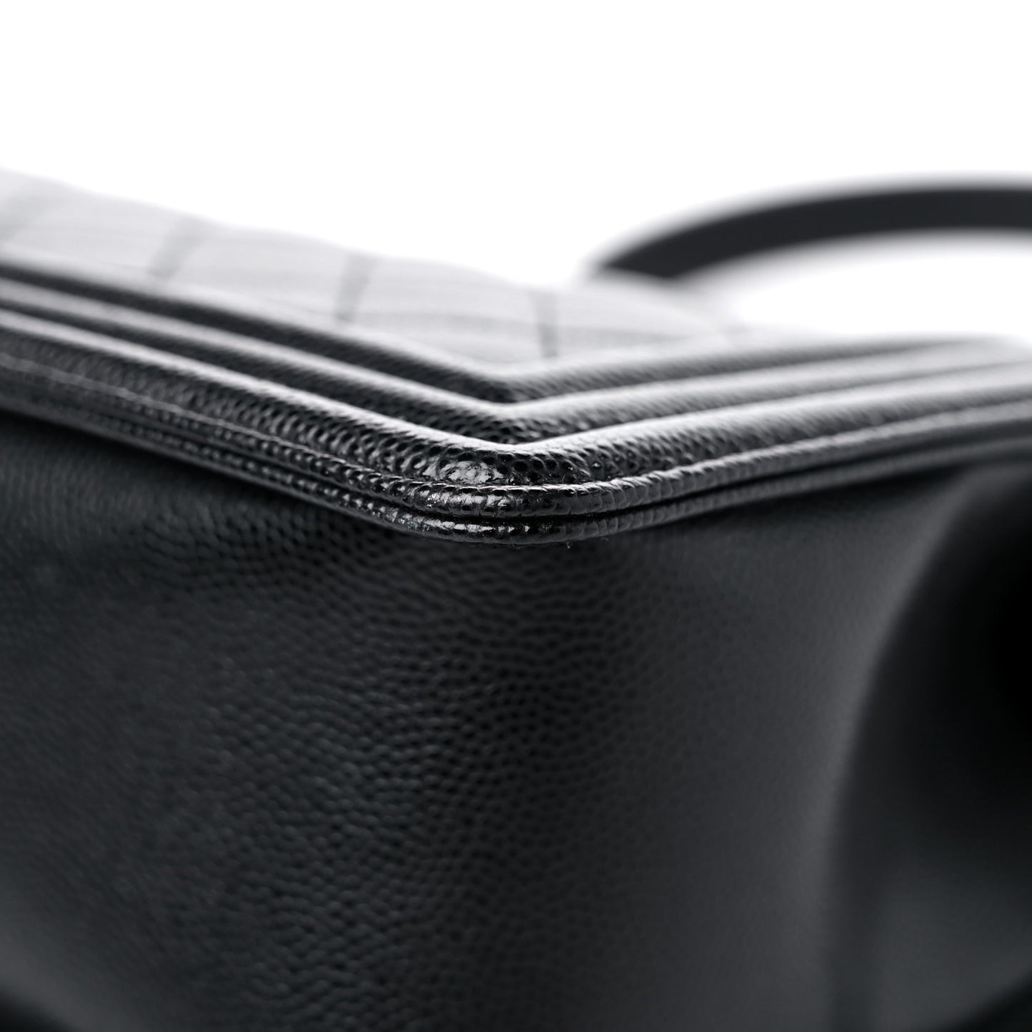 Caviar Quilted Medium Boy Flap Black