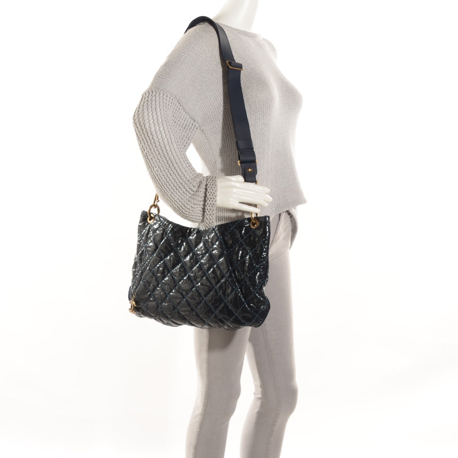 Chanel Crumpled Grained Calfskin Coco Pleats Hobo Dark Blue 2 of 7