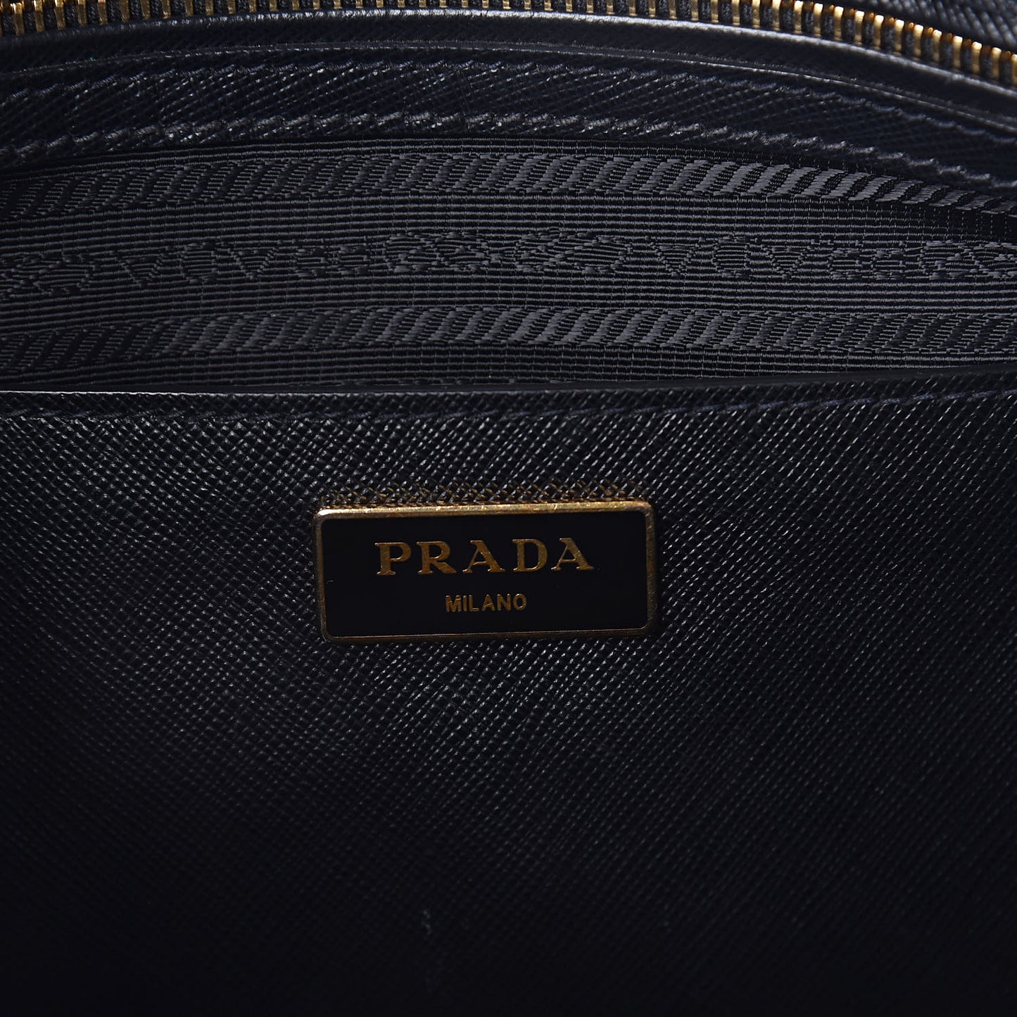 Saffiano Medium Galleria Double Zip Tote Black