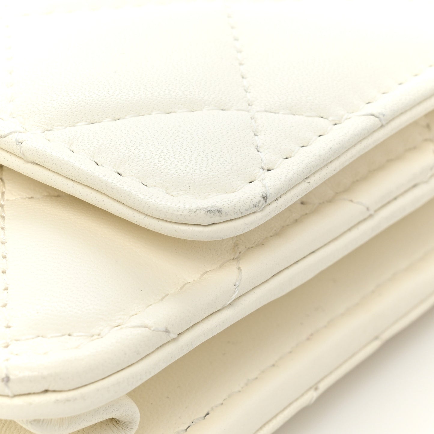 Lambskin Quilted CC Pearl Crush Wallet on Chain WOC White
