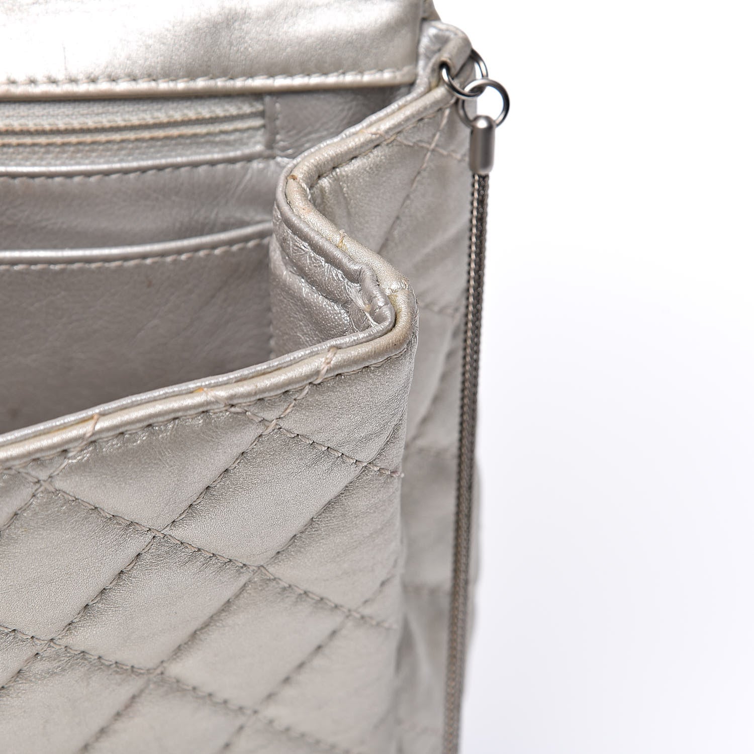 Chanel Metallic Calfskin Quilted 2.55 Reissue Clutch Silver 23 of 25
