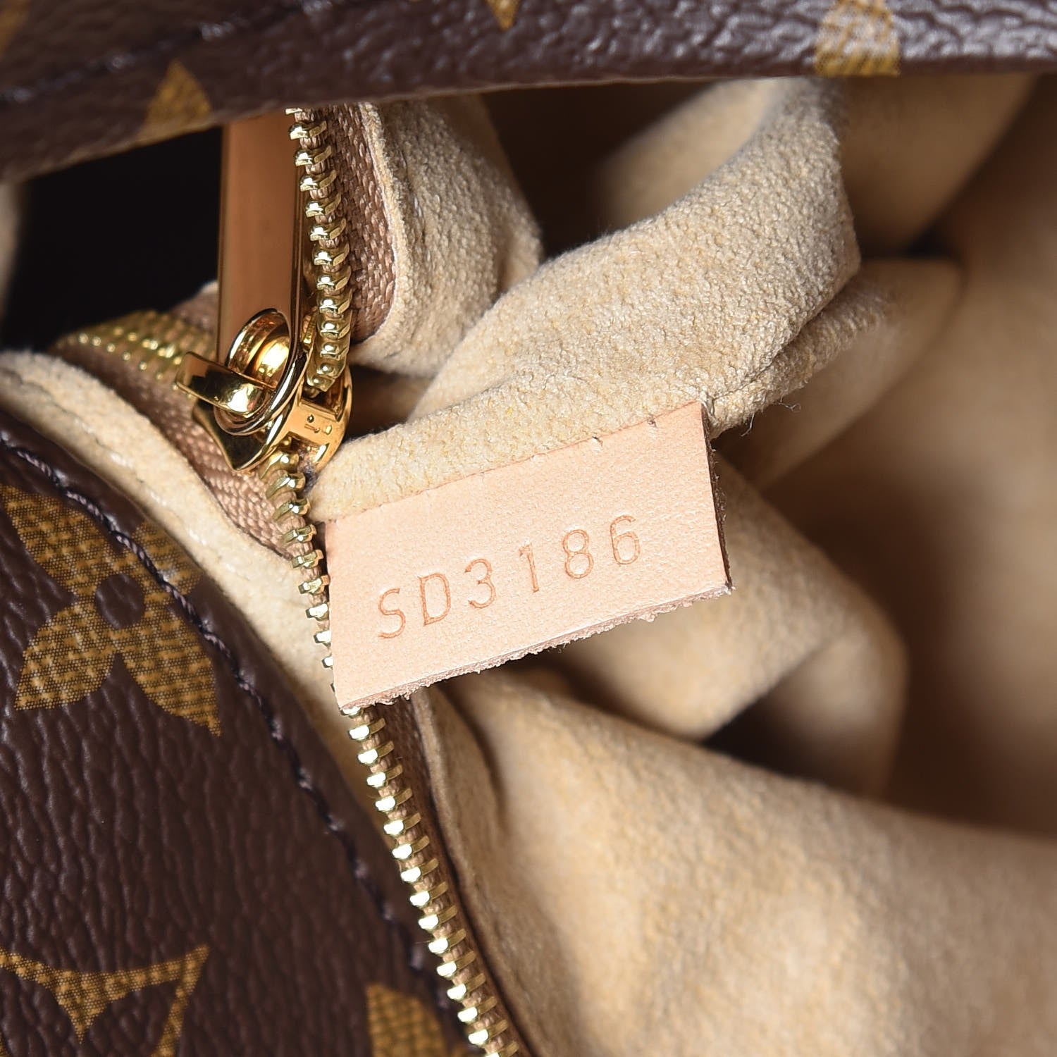 Louis Vuitton Monogram Artsy MM 8 of 10