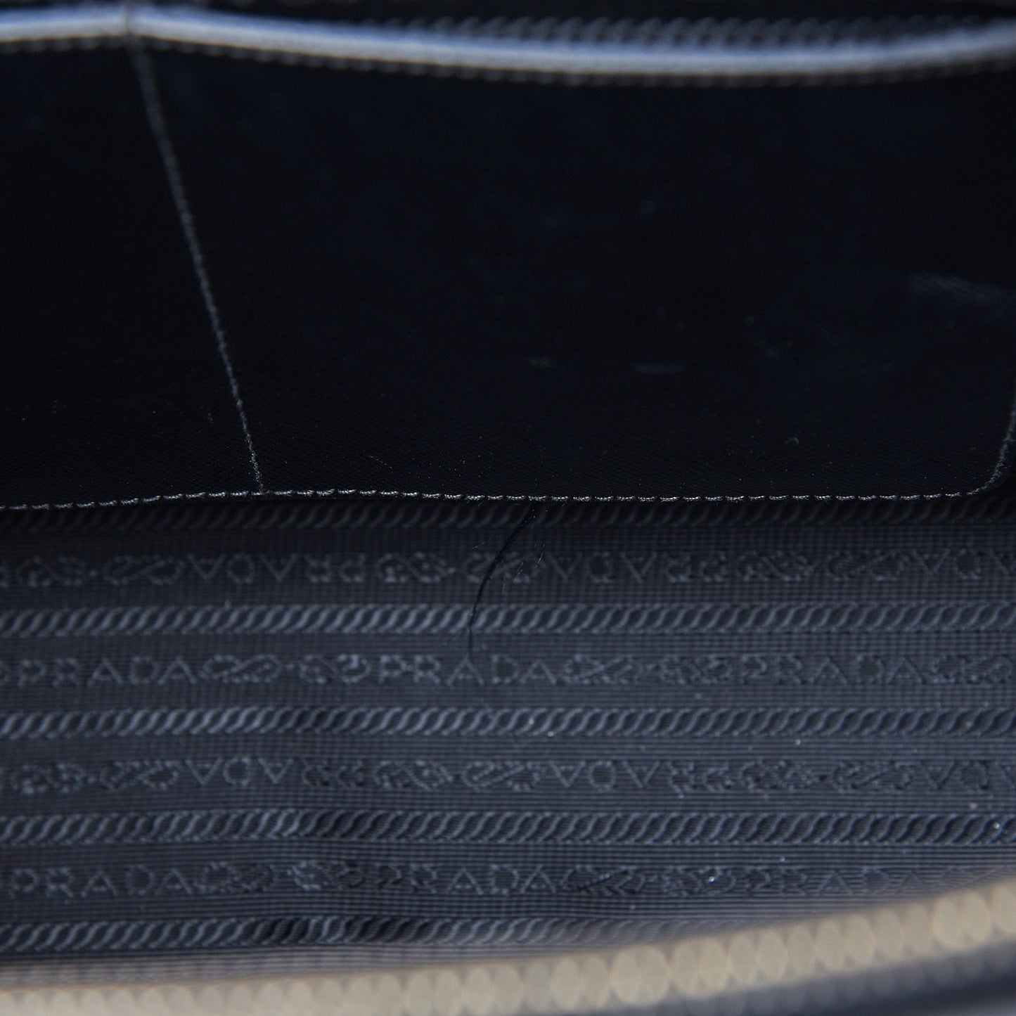 Saffiano Medium Galleria Double Zip Tote Black