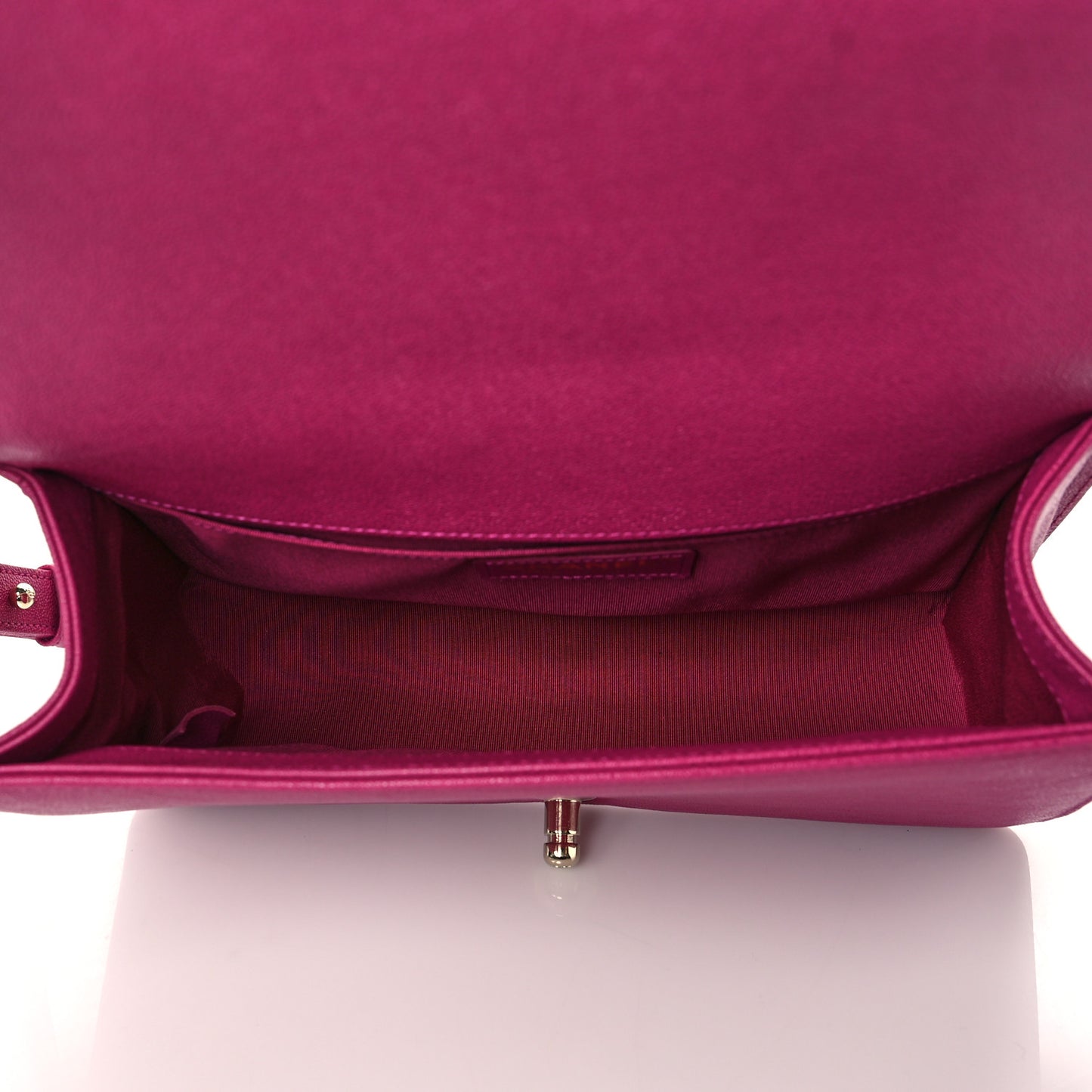 Caviar Quilted Medium Boy Flap Fuchsia