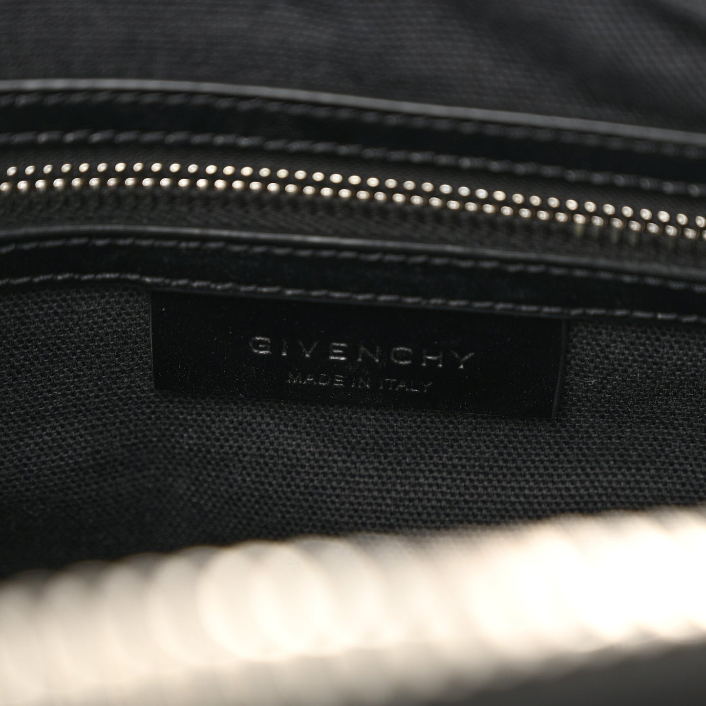 Shiny Lord Calfskin Medium Antigona Black