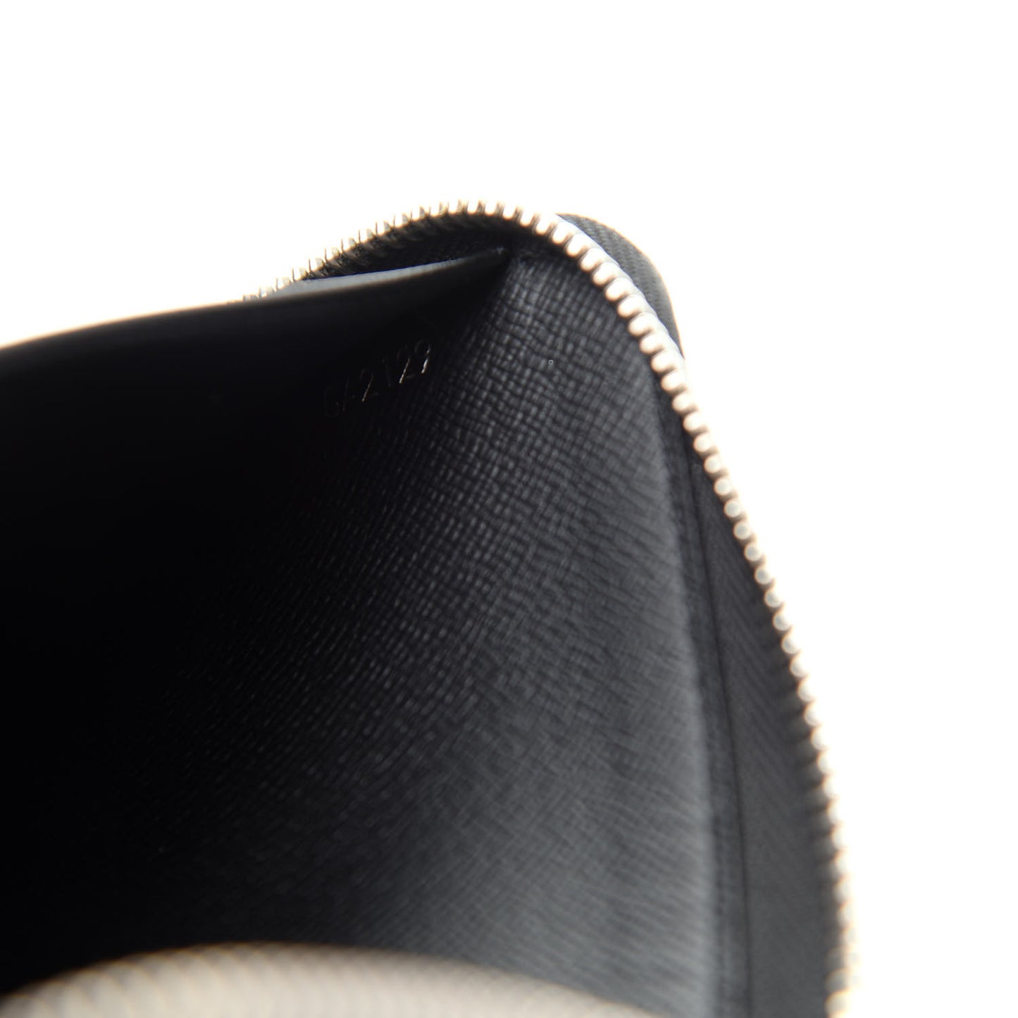 Taiga Zippy Organizer Wallet Black