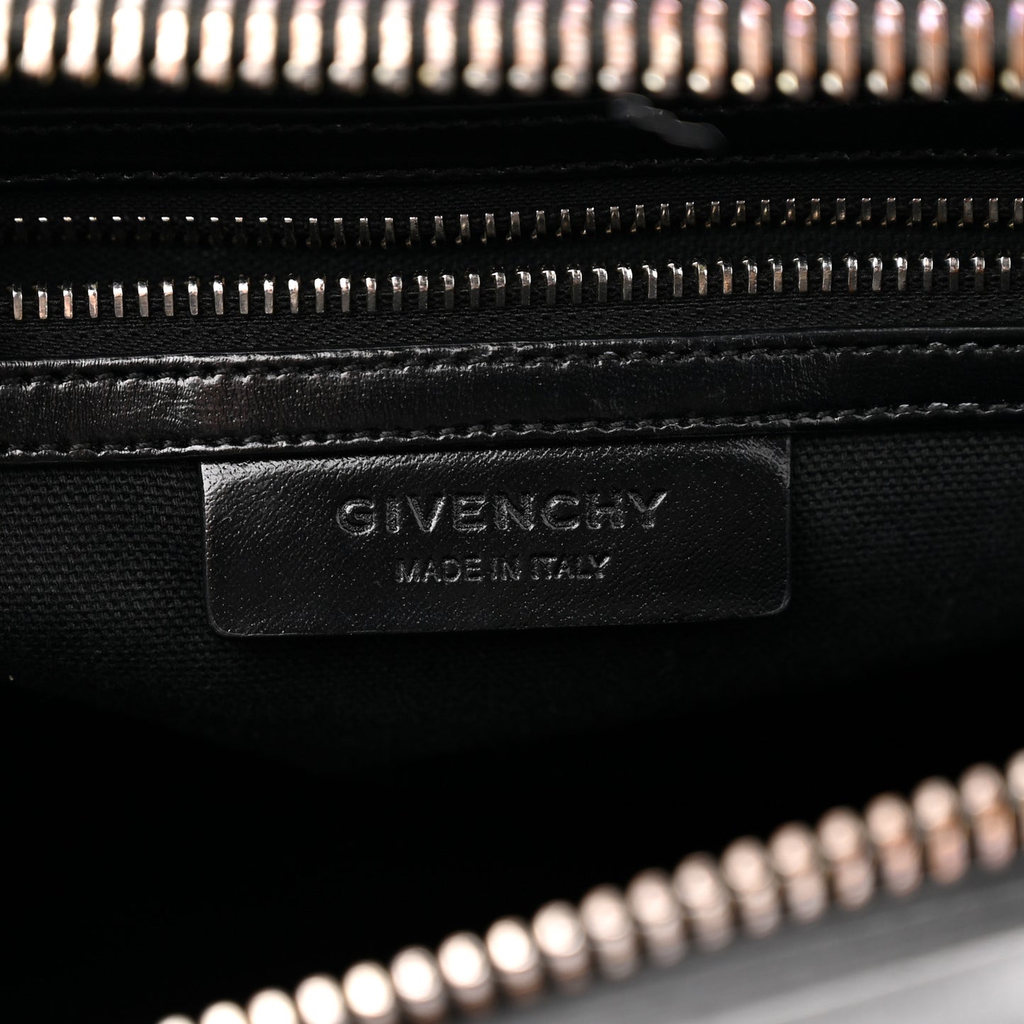 Shiny Lord Calfskin Medium Antigona Black