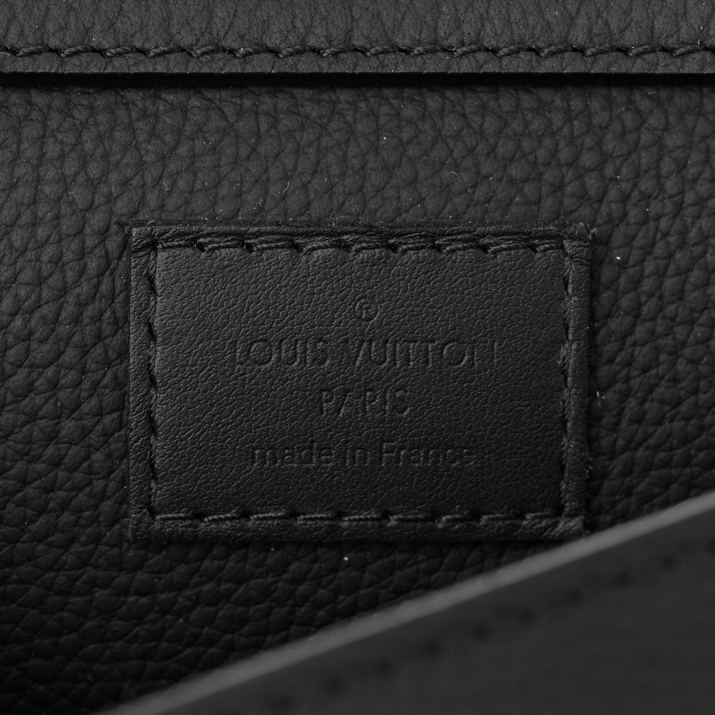 Grained Calfskin Aerogram Slingbag Black