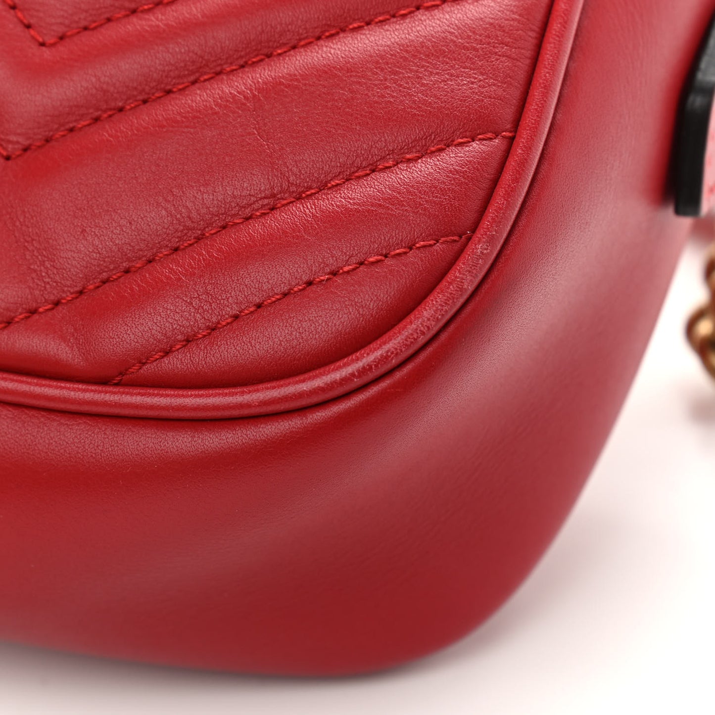 Calfskin Matelasse Small GG Marmont Chain Shoulder Bag Hibiscus Red