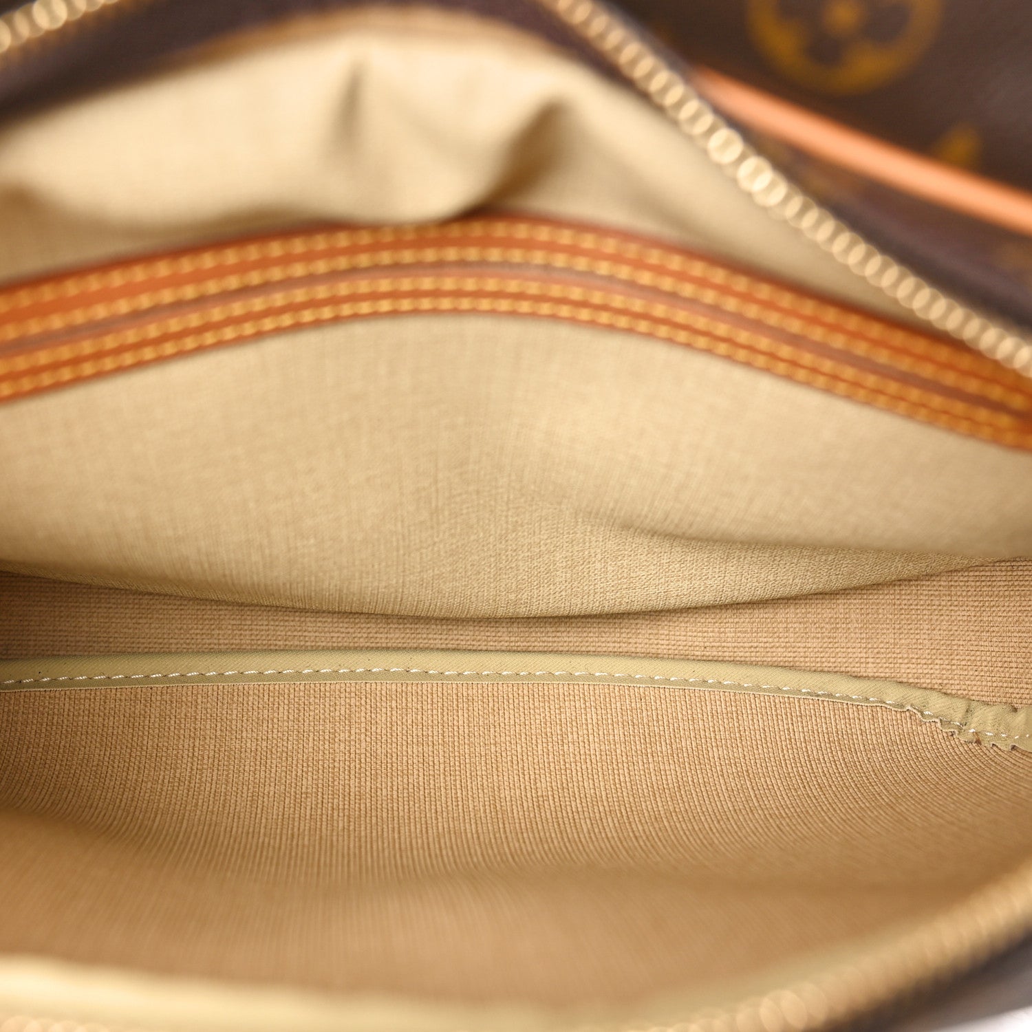 Louis Vuitton Monogram Reporter PM 6 of 9