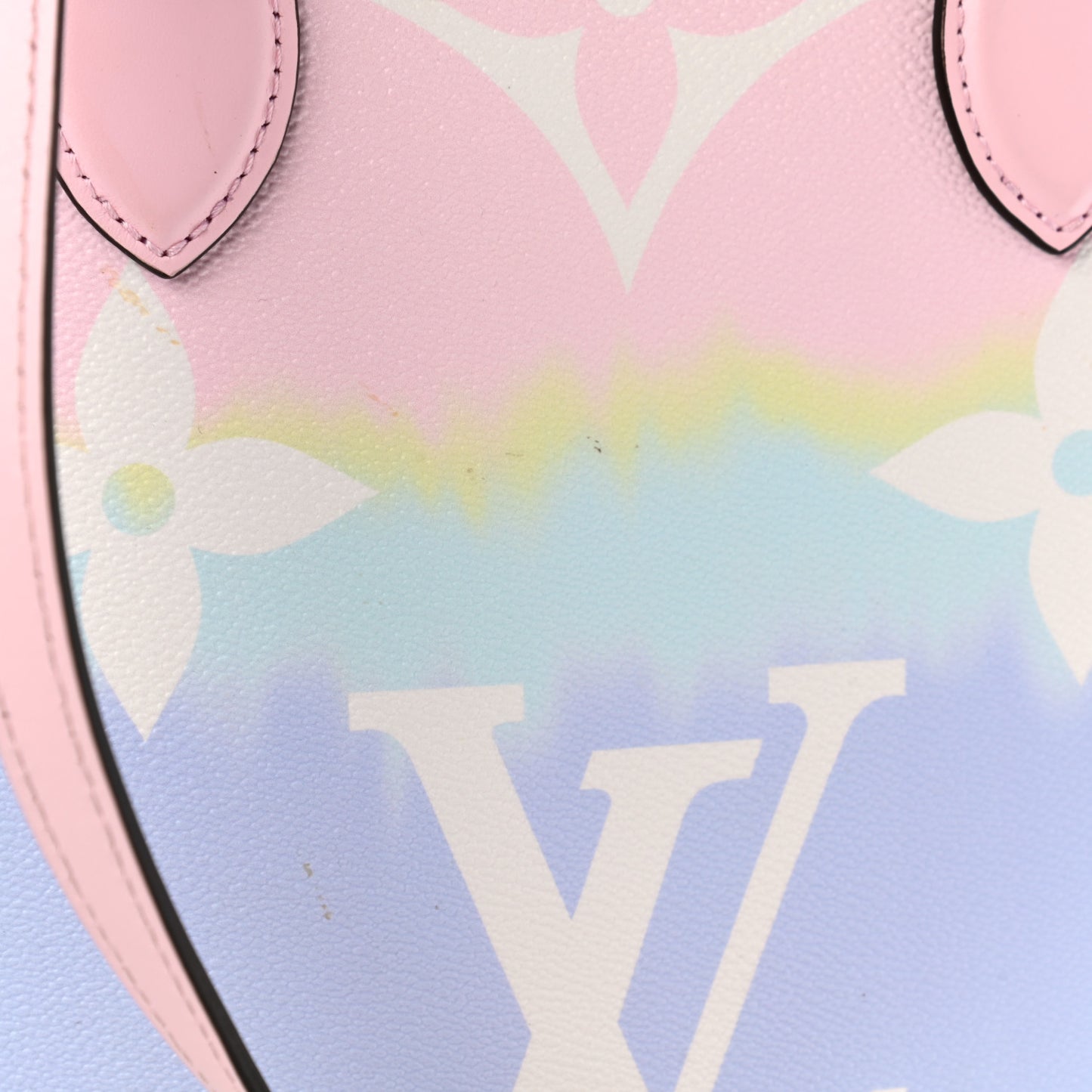Monogram Escale Onthego GM Pastel