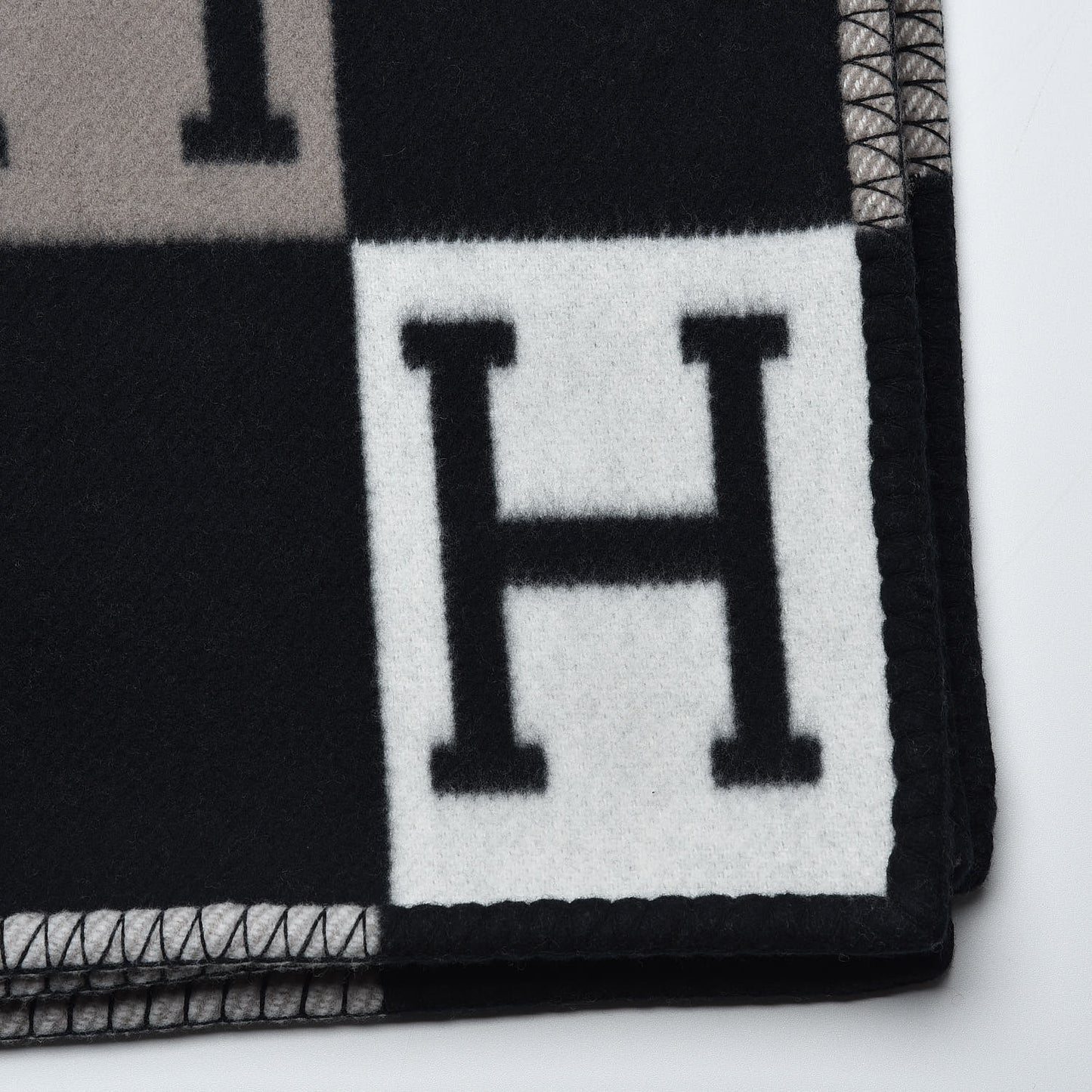 Wool Cashmere Avalon III Blanket Ecru Black