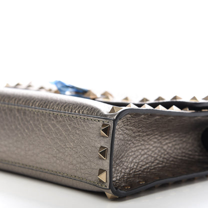 Valentino Garavani Metallic Pebbled Calfskin Medium Rockstud Flip Lock Crossbody Bag Sasso 7 of 8