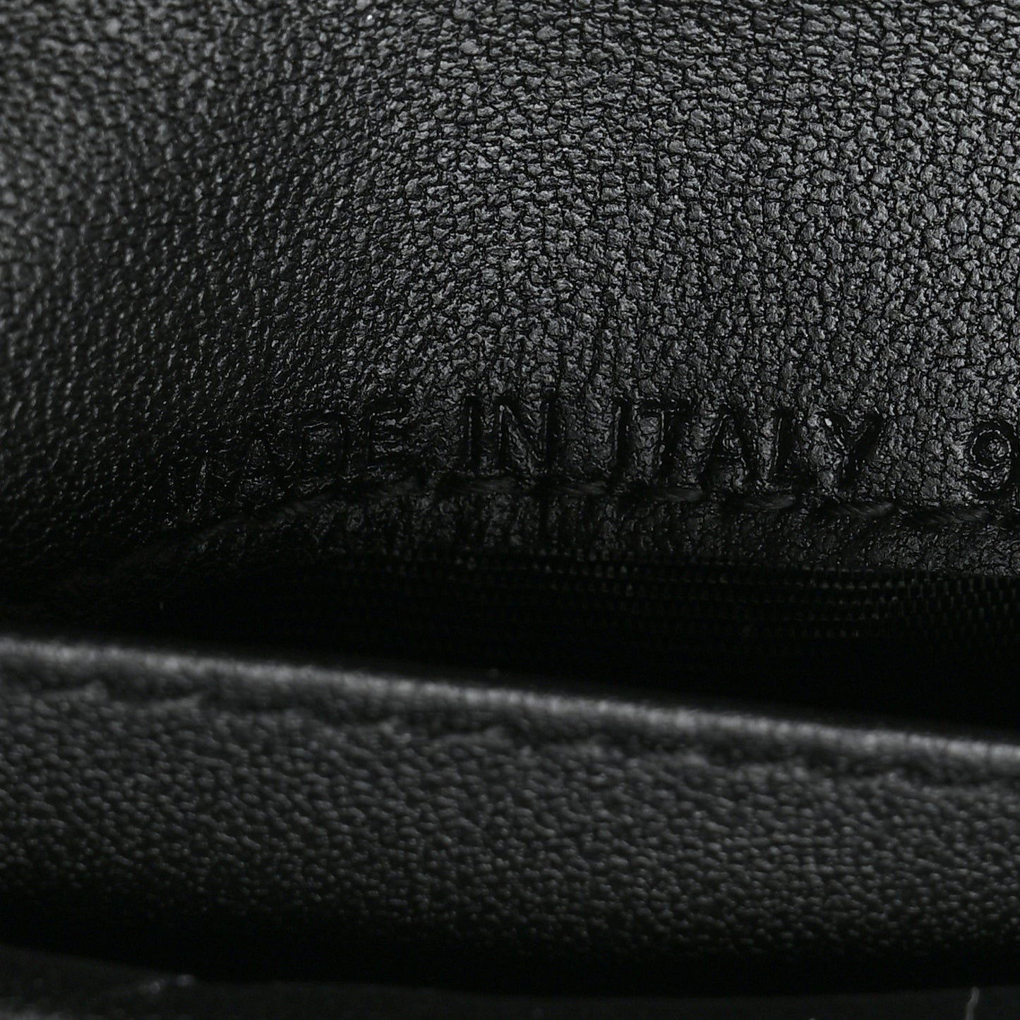 Grained Calfskin Supple Cannage Caro Scarlet Zipped Wallet Black