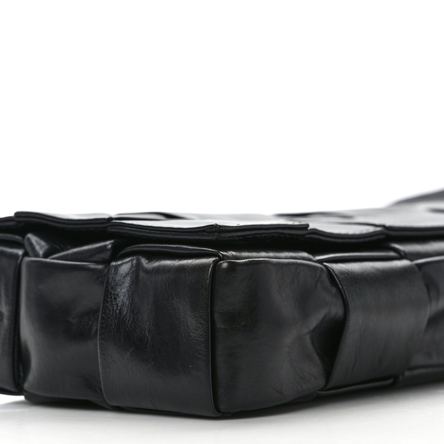 Paper Calfskin Intrecciato Stretch Cassette Black