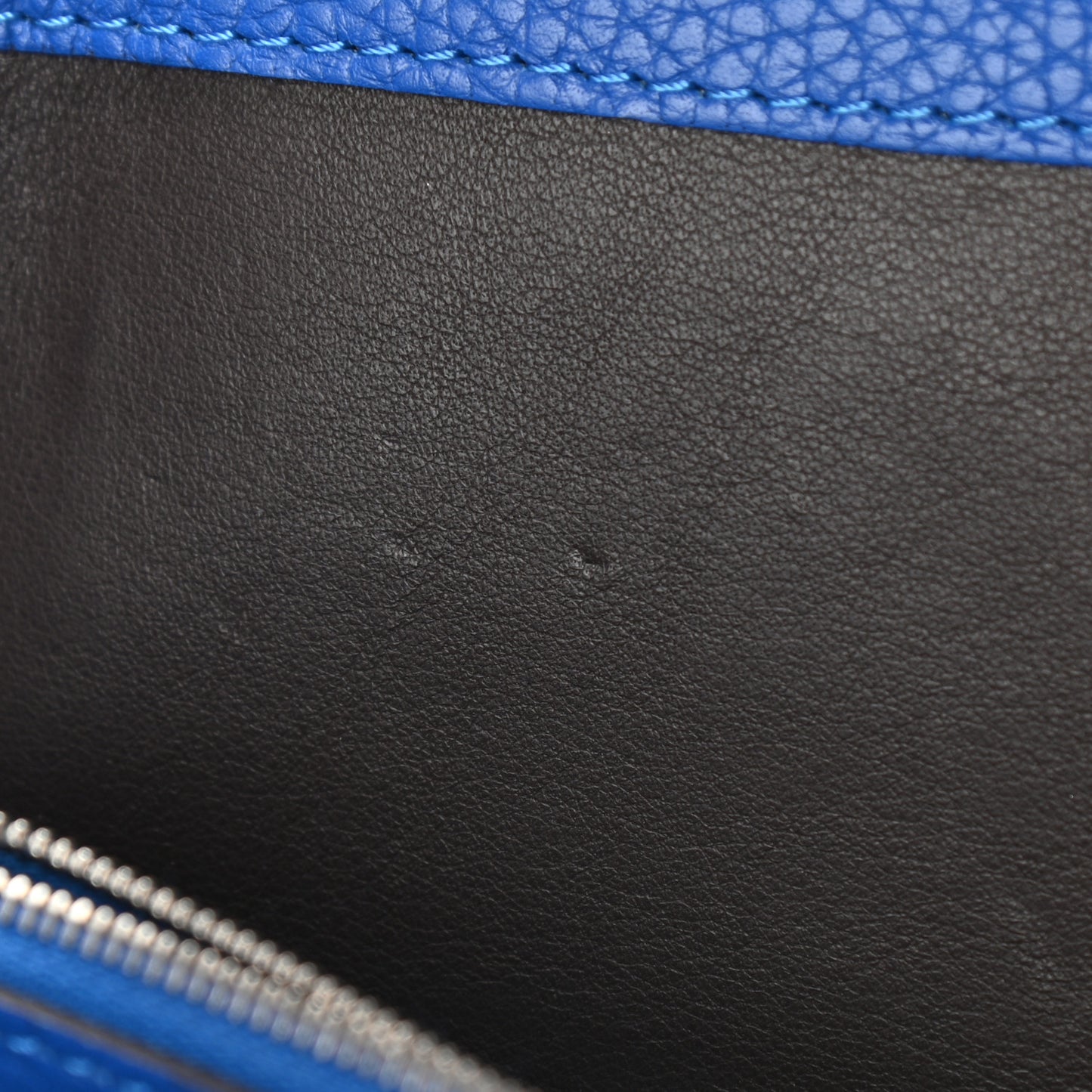 Taurillon Capucines MM Royal Blue