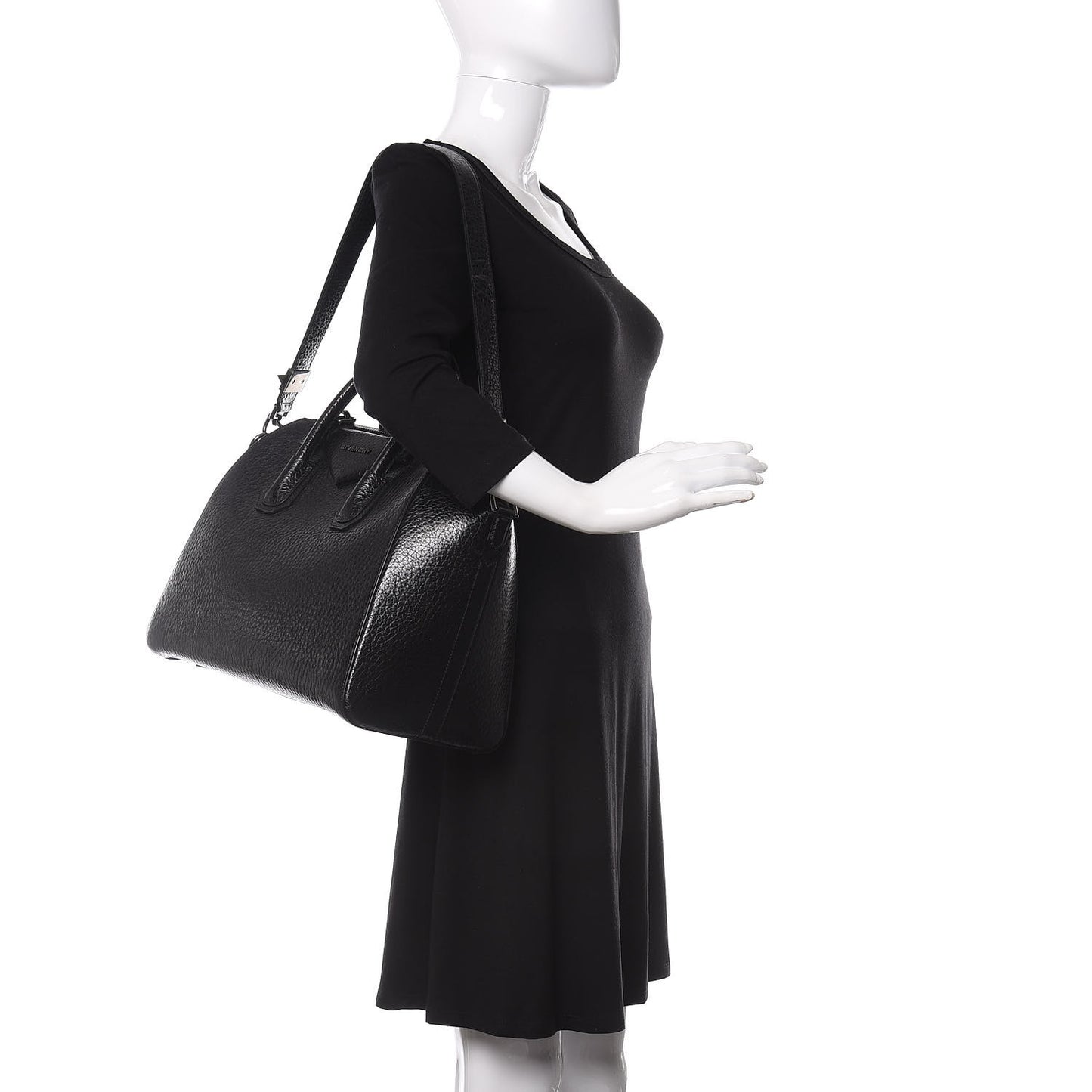 Pebbled Calfskin Medium Antigona Black