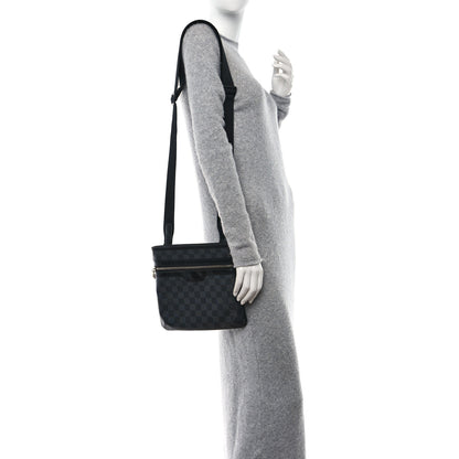 Louis Vuitton Damier Graphite Thomas 2 of 11