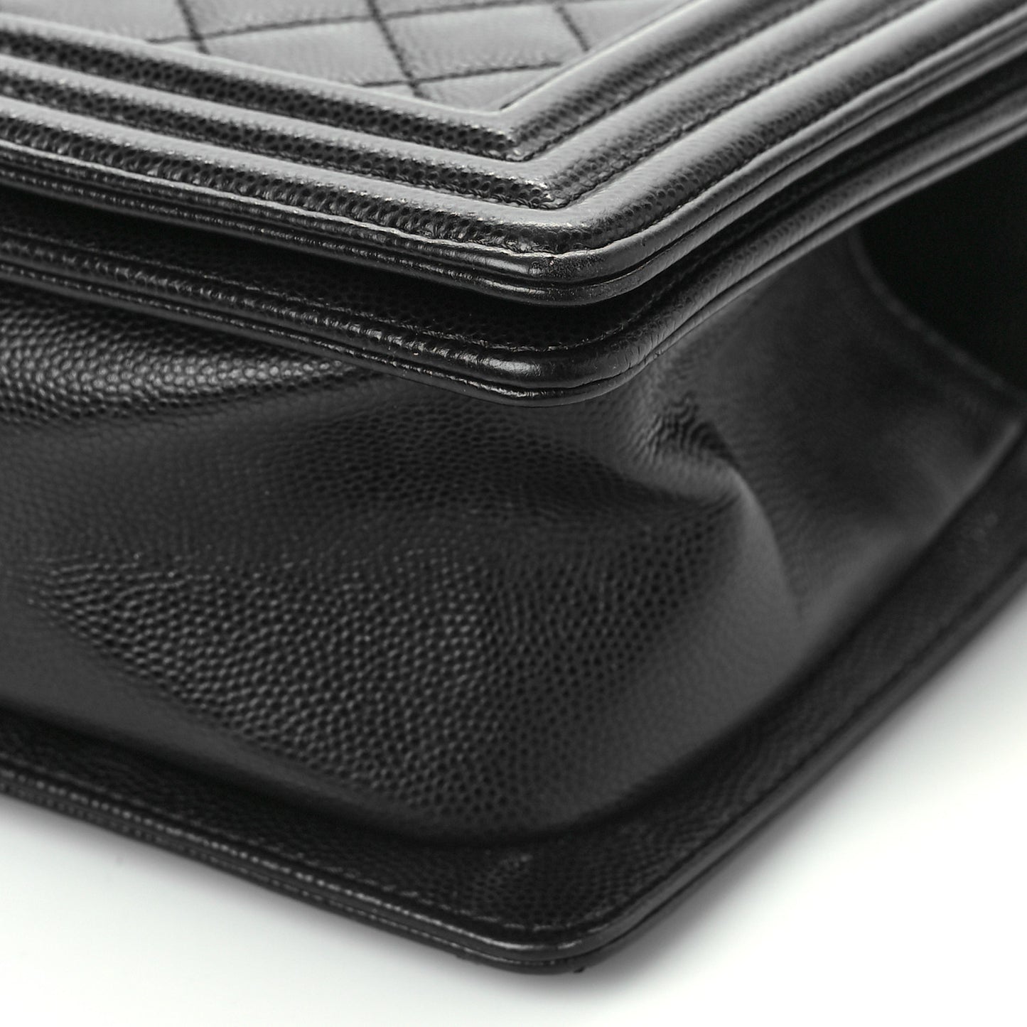 Caviar Quilted Medium Boy Flap Black
