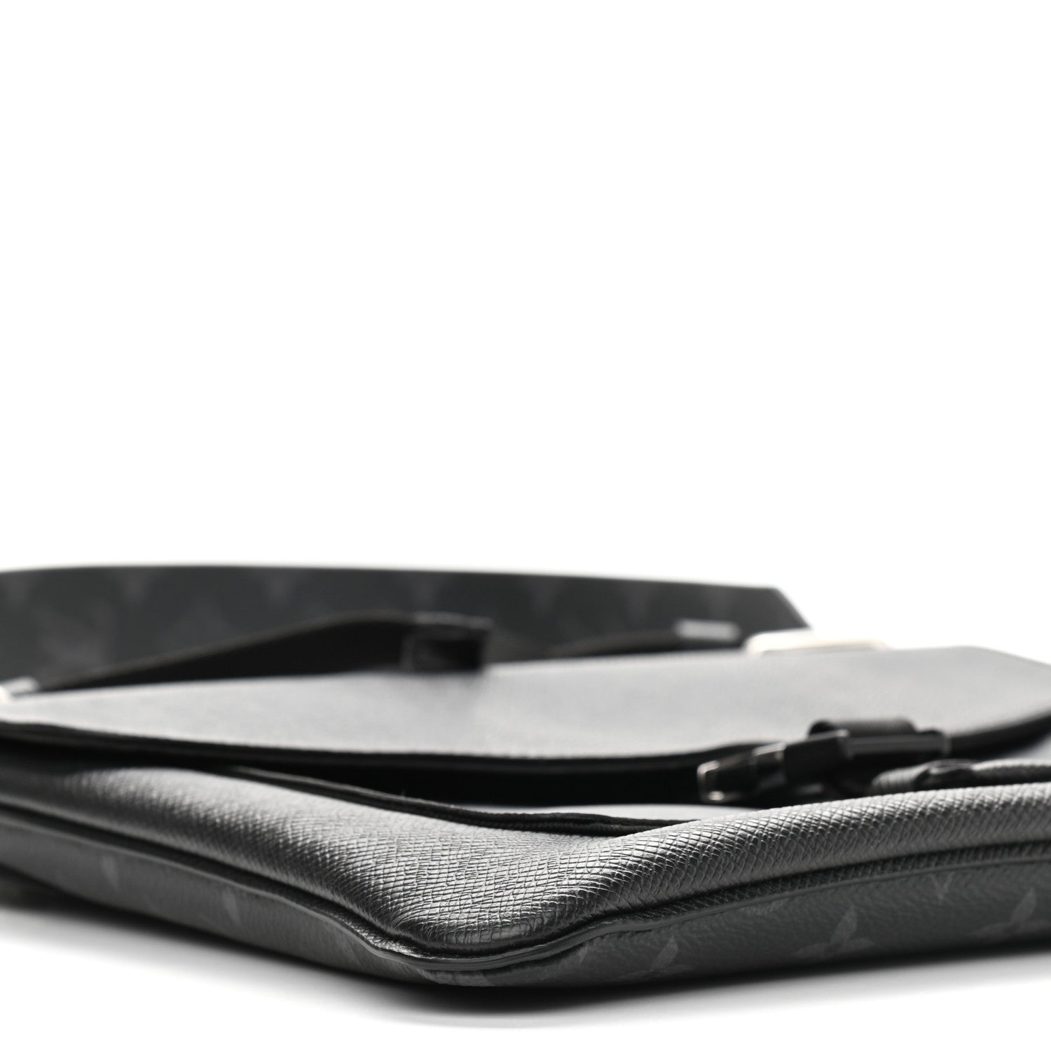 Louis Vuitton Taigarama Messengerama Black 7 of 8