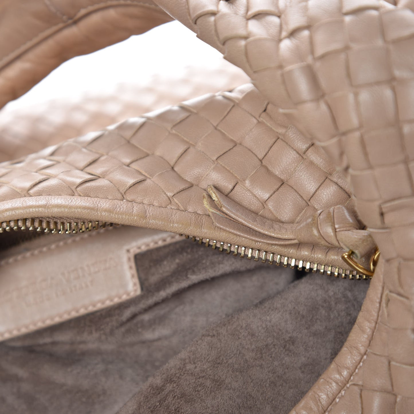 Nappa Intrecciato Medium Veneta Hobo Maple
