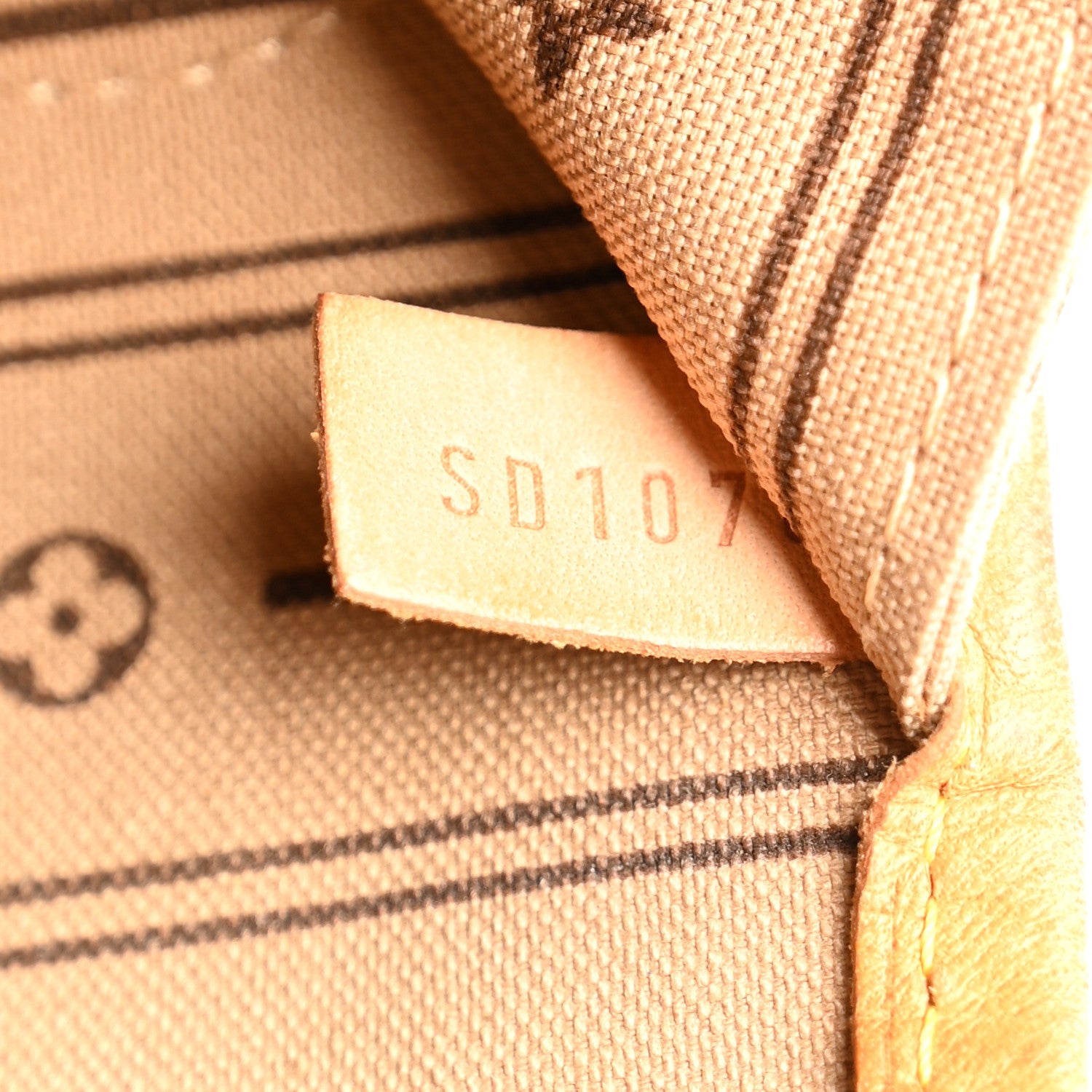 Louis Vuitton Monogram Neverfull MM 7 of 11