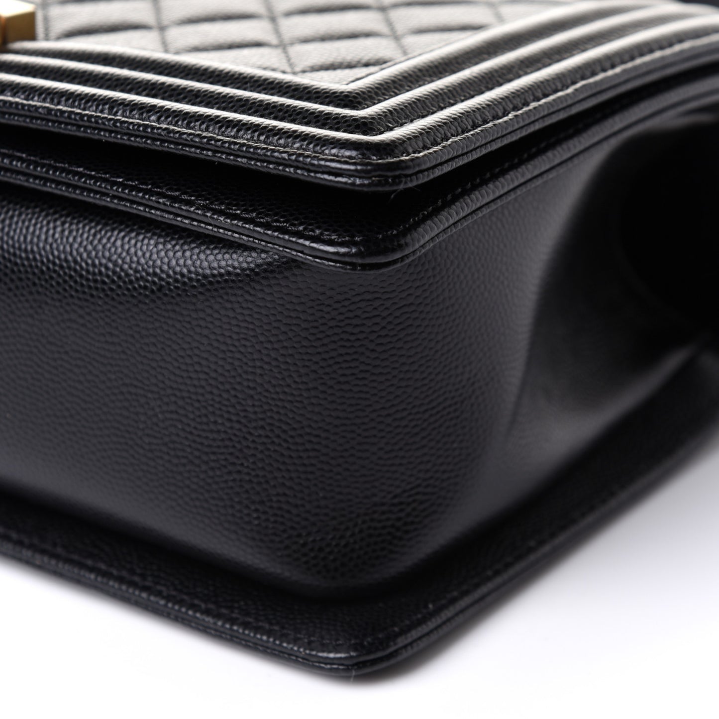 Caviar Quilted Medium Boy Flap Black