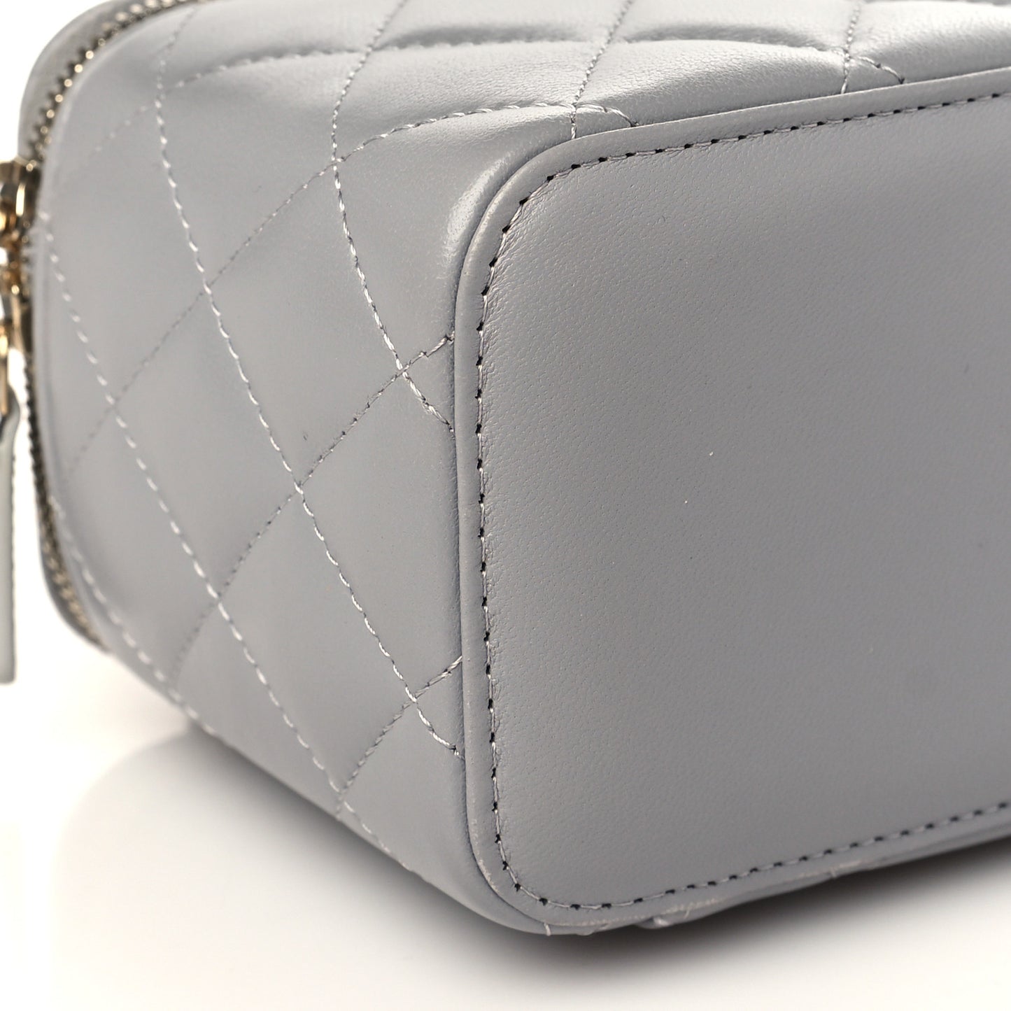 Lambskin Quilted Small Pearl Crush Vanity Case With Chain Grey