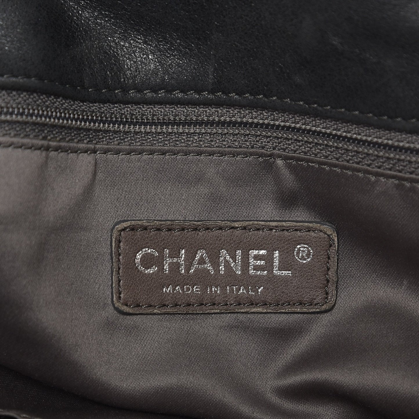 Calfskin Bubble Quilt Hobo Grey