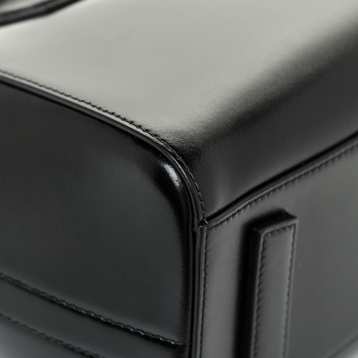 Shiny Lord Calfskin Small Antigona Black