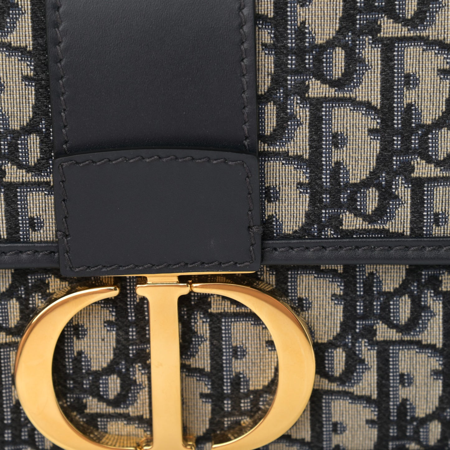 Oblique 30 Montaigne Chain Flap Bag Blue