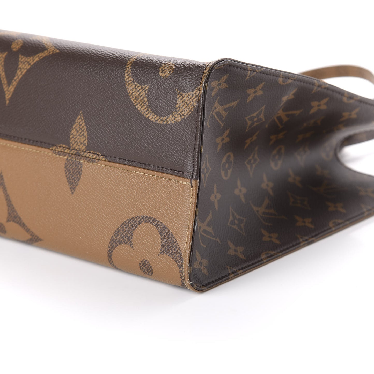 Reverse Monogram Giant Onthego MM