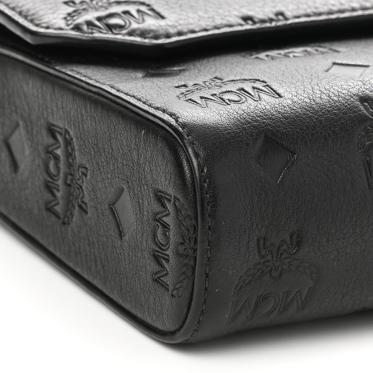 Calfskin Ottomar Wallet On Chain Black