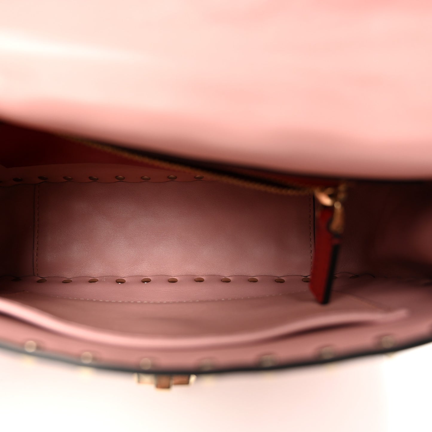 Lambskin Medium Rockstud Spike Shoulder Bag Poudre