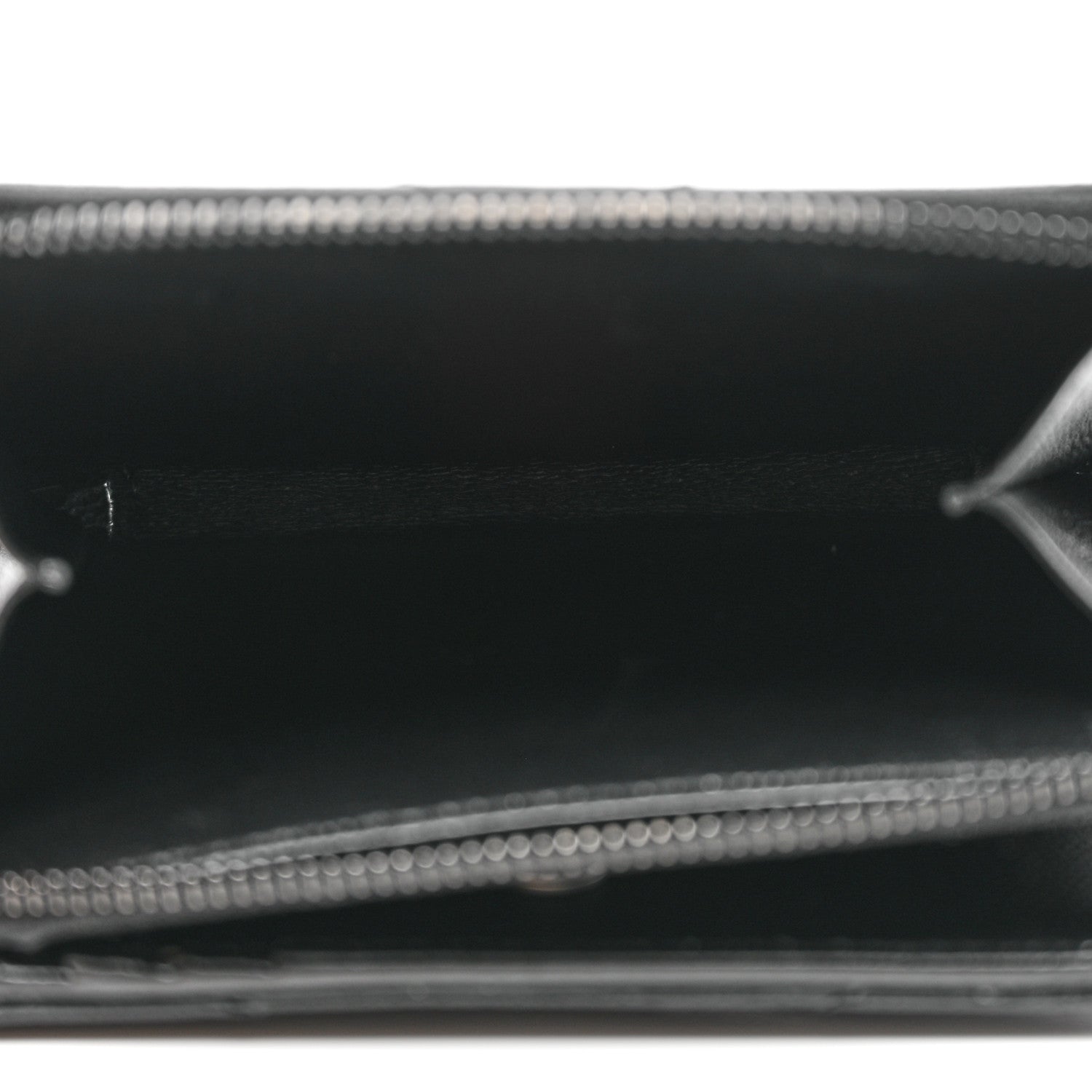 Saint Laurent Grain De Poudre Matelasse Chevron Monogram Monochrome Compact Zip Around Wallet Black 5 of 7