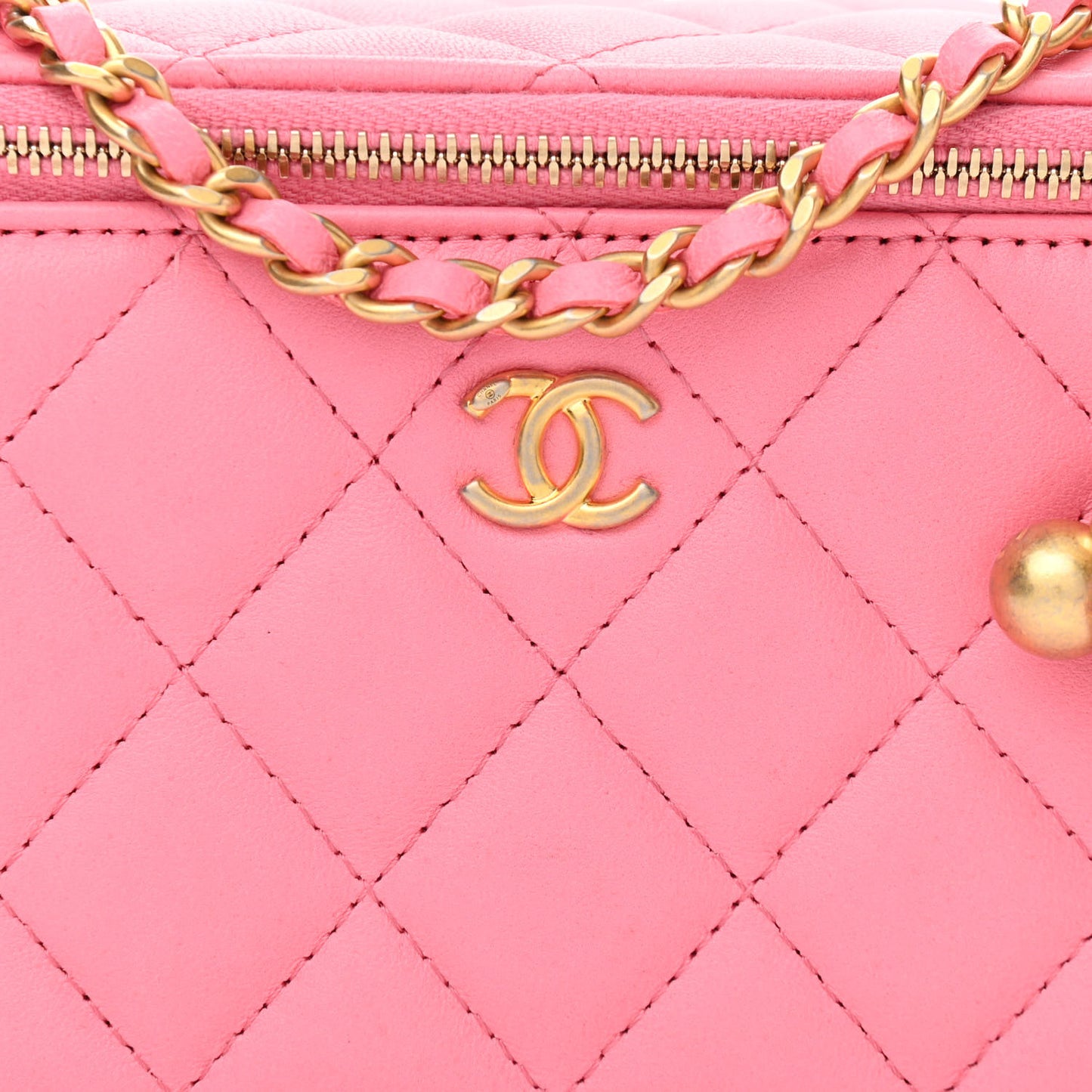 Lambskin Quilted Small Pearl Crush Vanity Case With Chain Pink