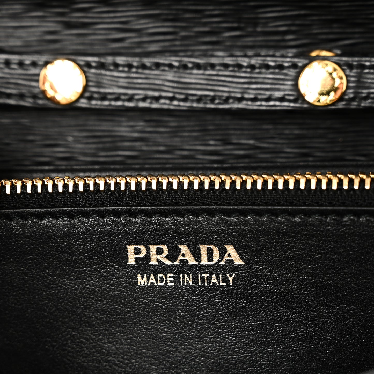Vitello Move Metal Oro Chain Wallet Black