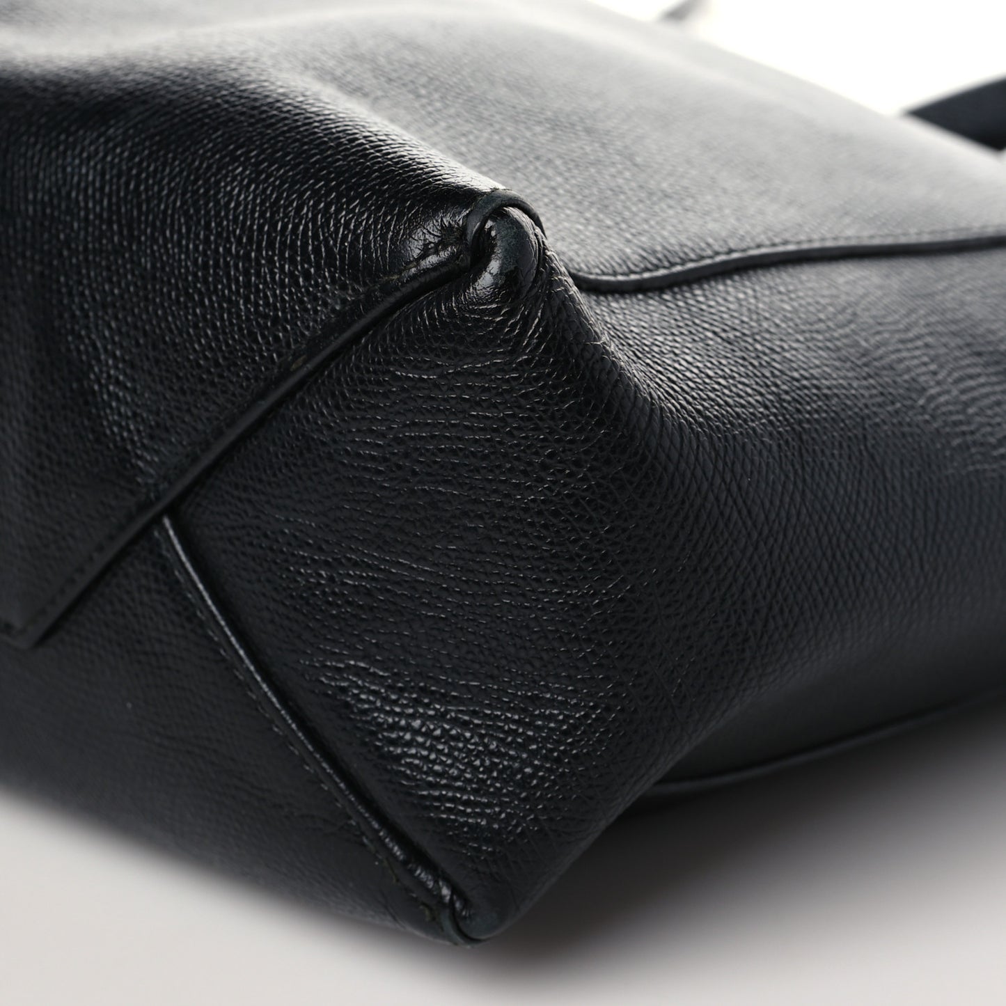 Grained Calfskin Small Vertical Cabas Black