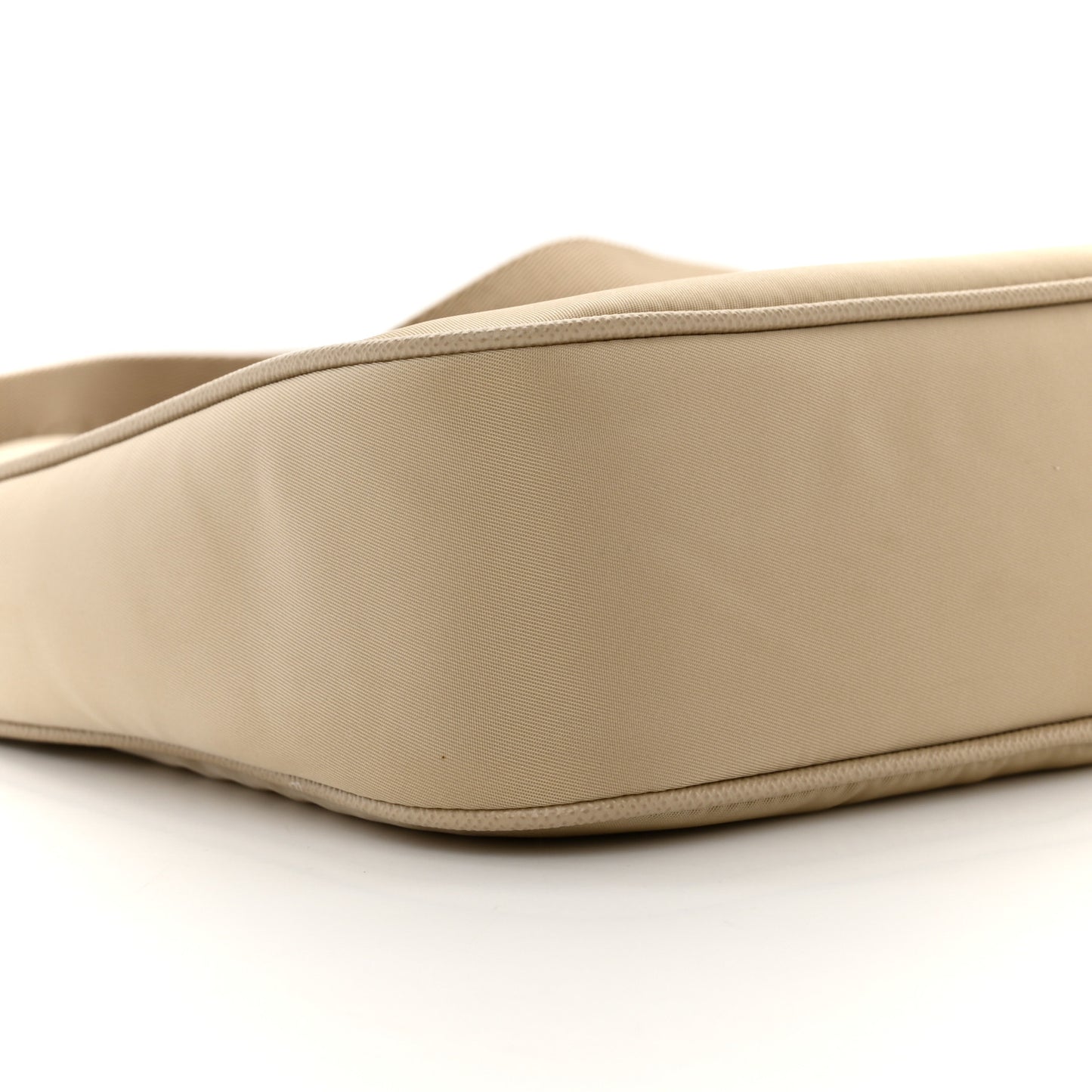 Saffiano Lux Re-Edition 2005 Shoulder Bag Cammeo