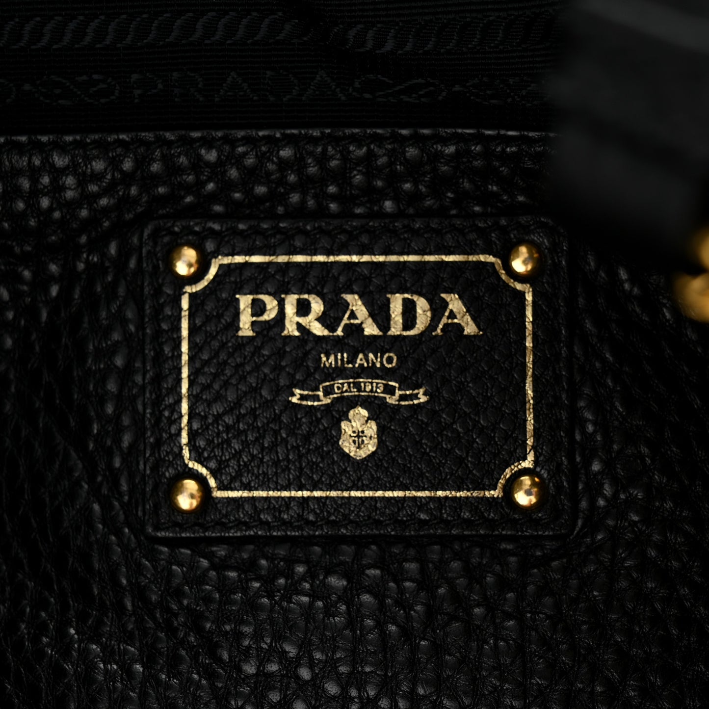 Vitello Daino Side Pocket Tote Black
