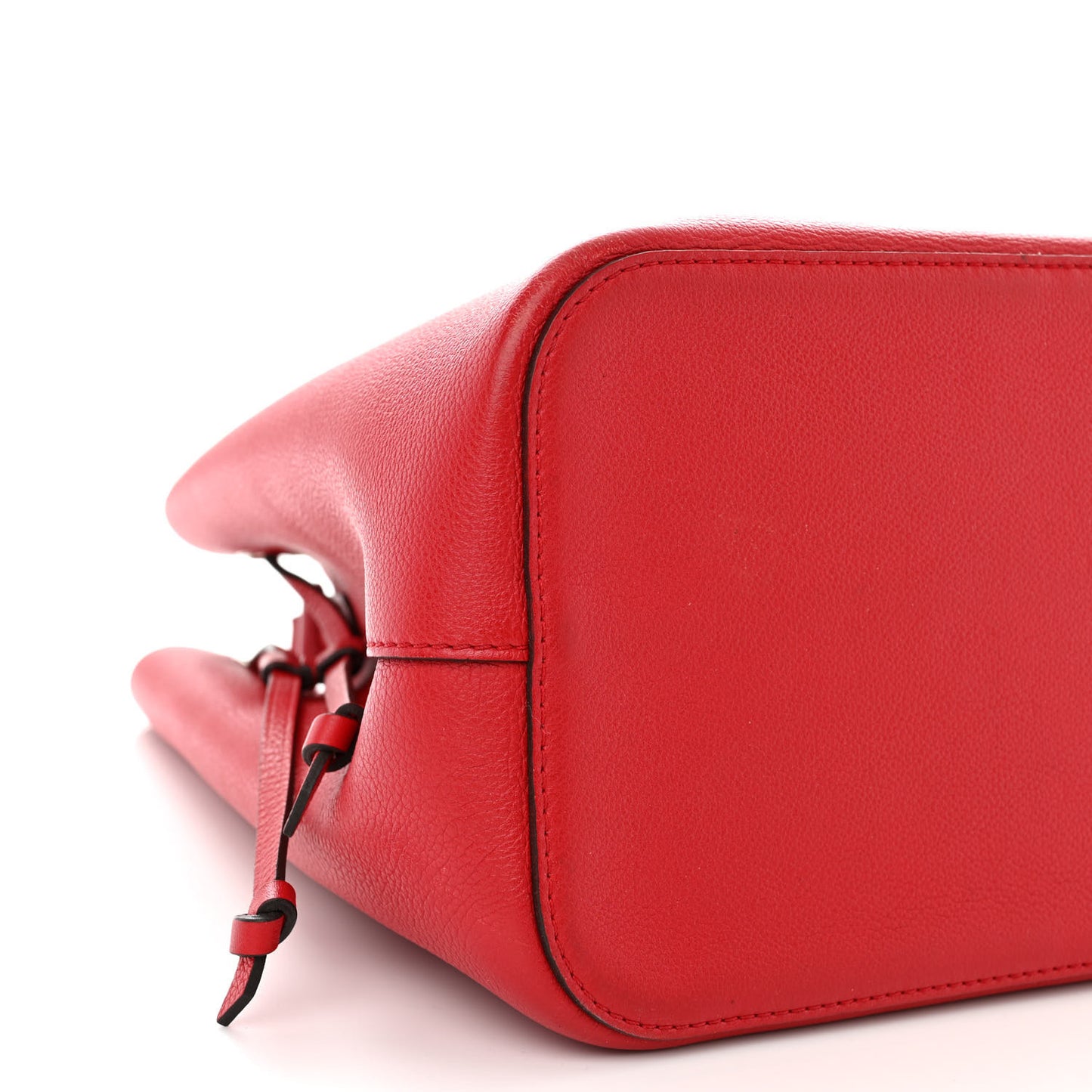 Calfskin Lockme Bucket Rubis