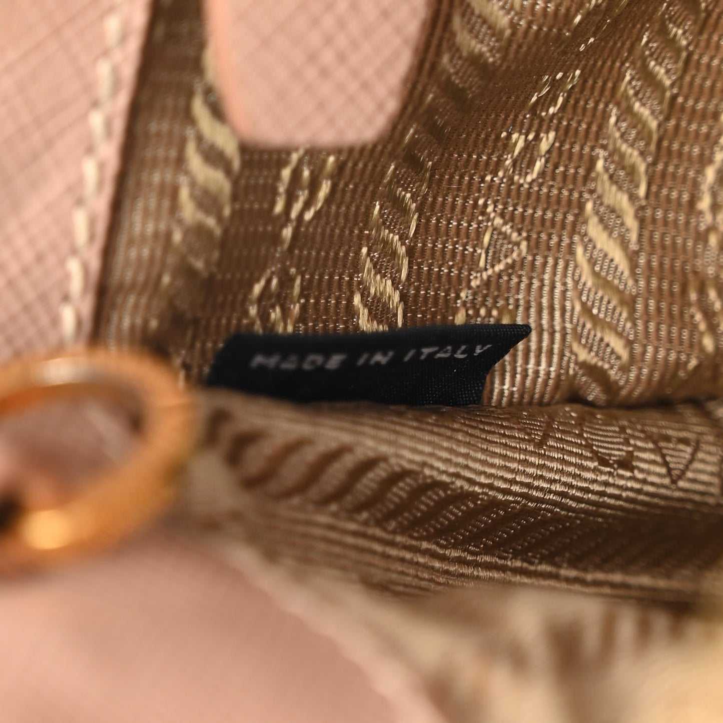 Saffiano Medium Galleria Double Zip Tote Cammeo