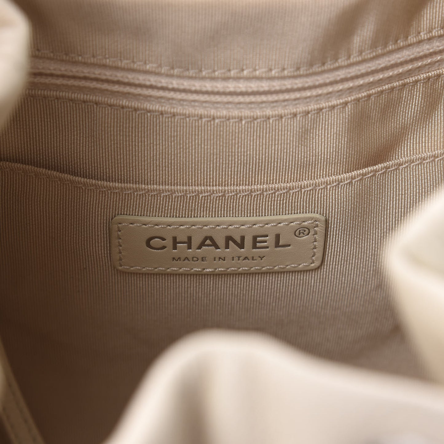 Caviar Flat Quilted Small Chain Bucket Bag Off White