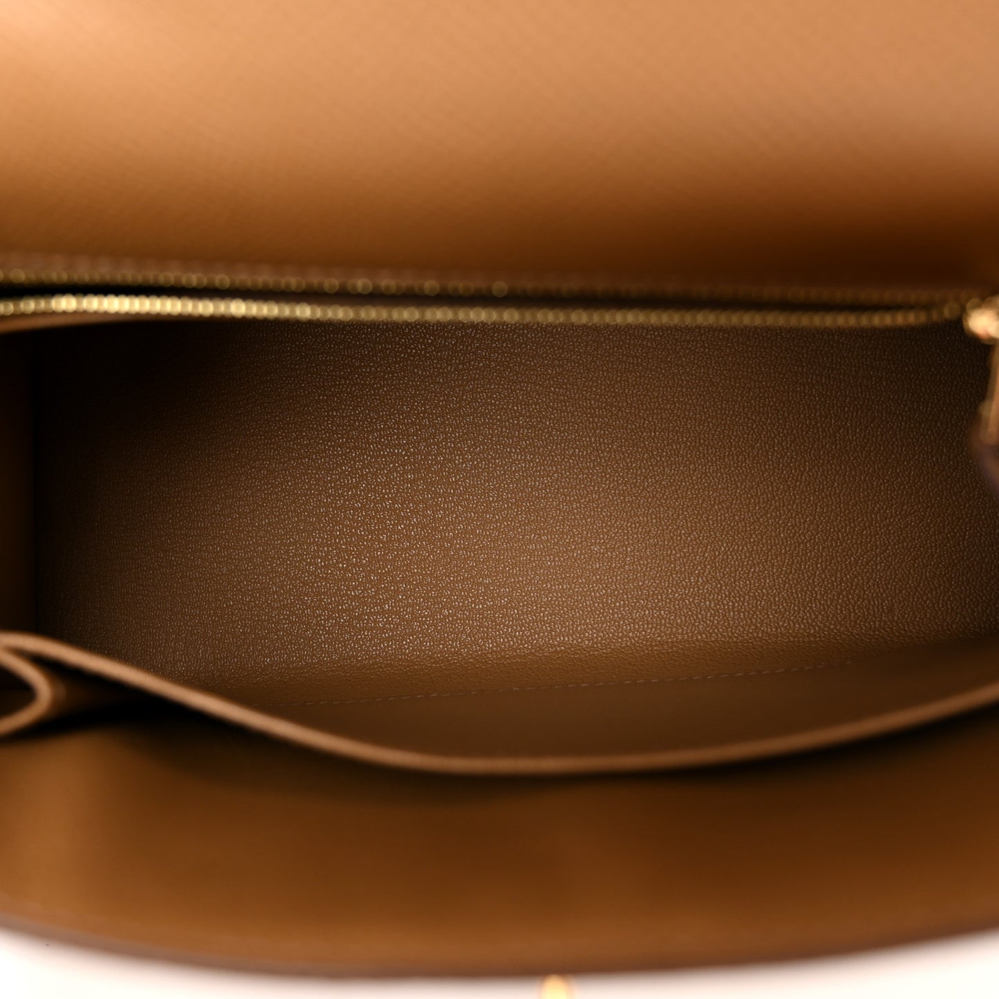 Epsom Kelly Sellier 25 Biscuit