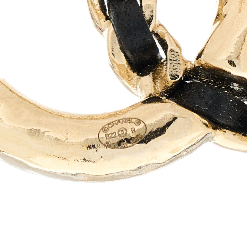 Pearl Lambskin Chain CC Stud Earrings Gold Black