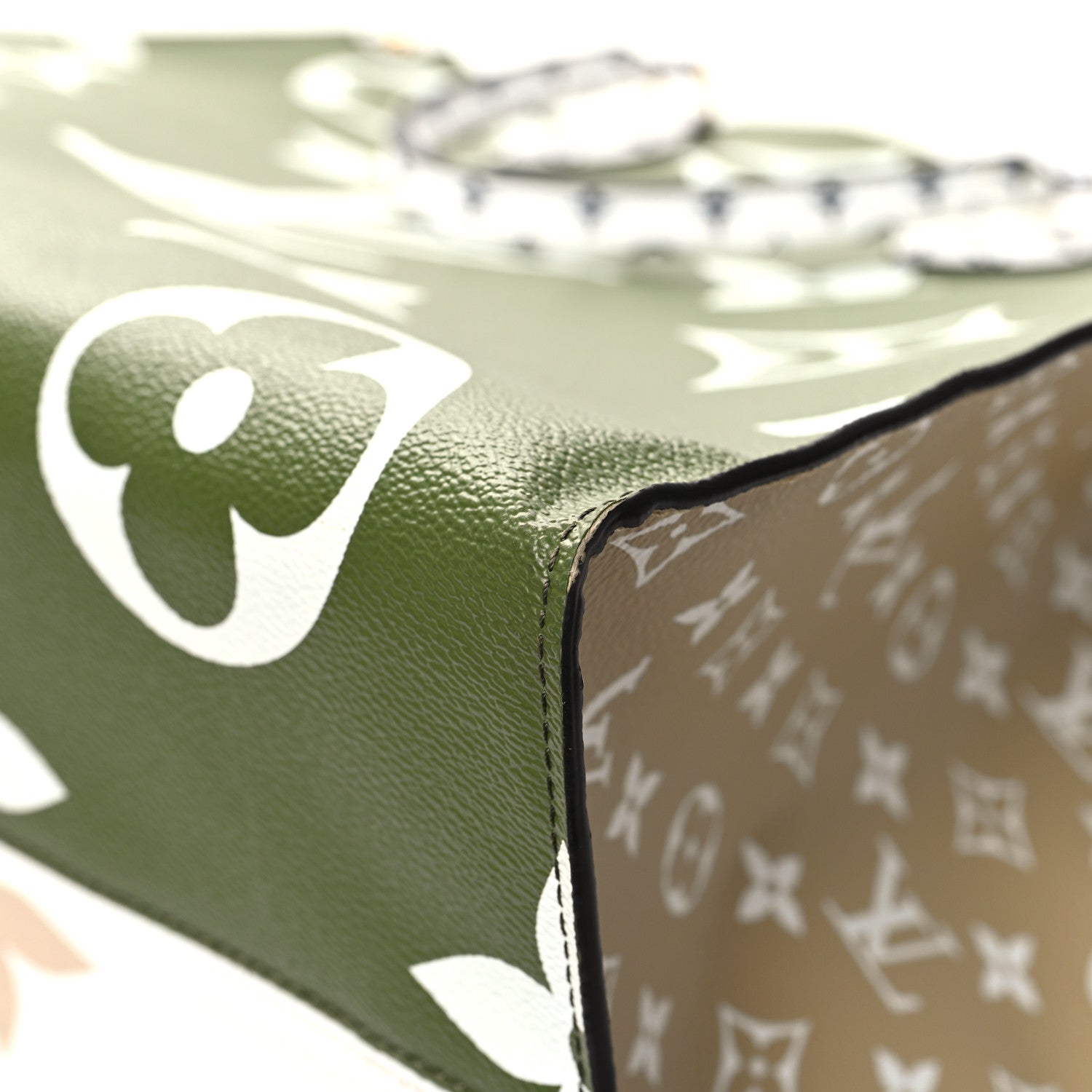 Louis Vuitton Monogram Giant Onthego GM Kaki Beige 11 of 11