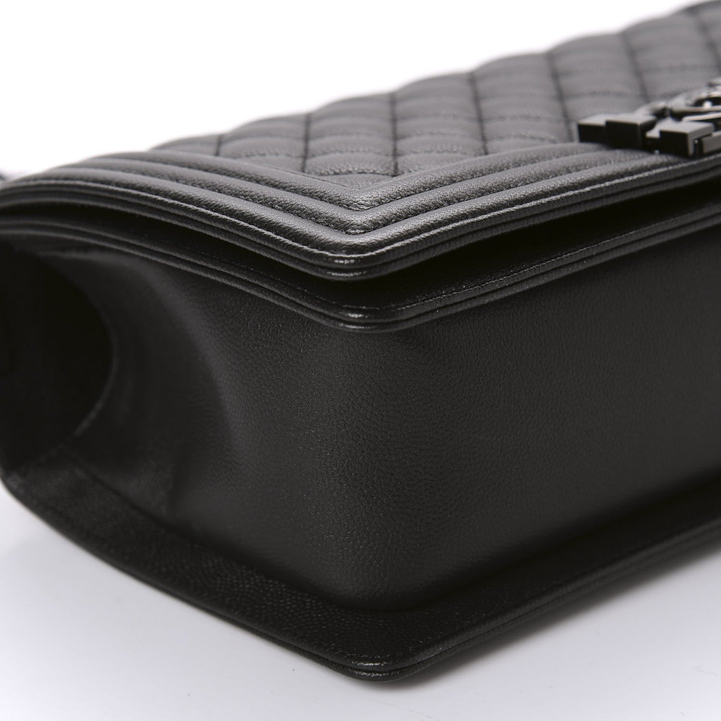 Caviar Quilted Medium Boy Flap So Black