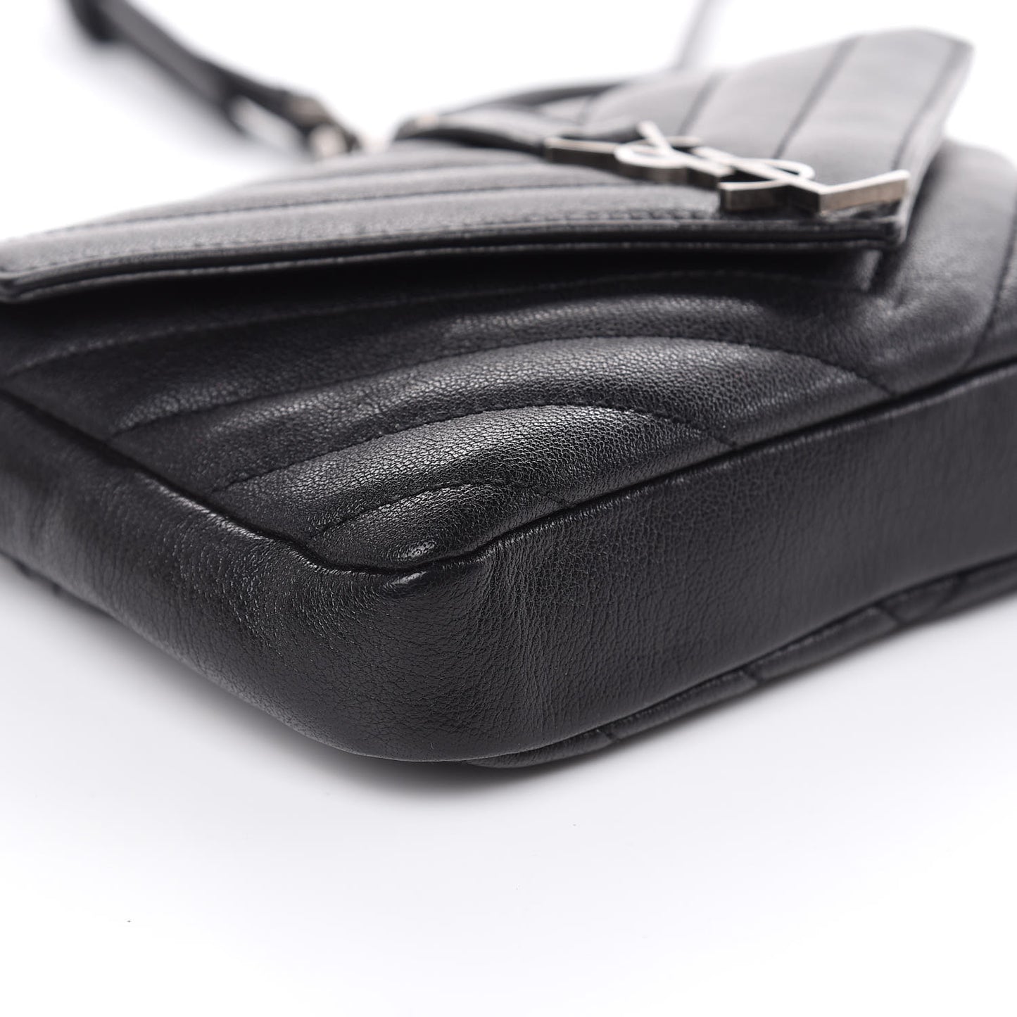 Sheepskin Matelasse Chevron Monogram College Chain Wallet Black