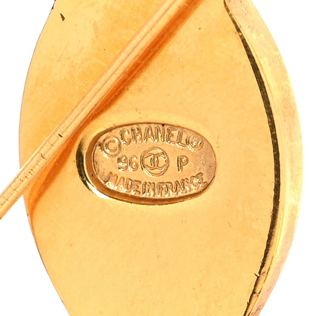 Metal CC Turn Lock Brooch Gold