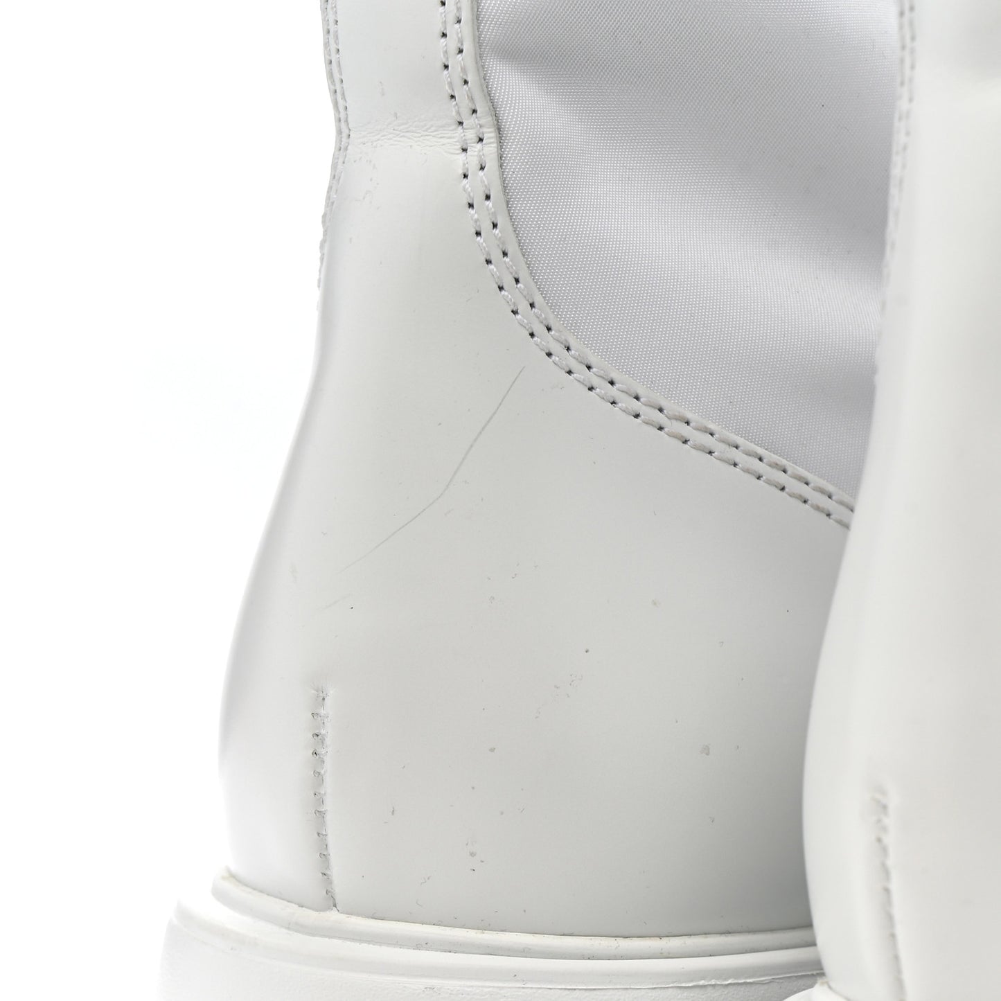 Spazzolato Rois Re-Nylon Metal Triangle Logo Monolith Pouch Pocket 55mm Boots 40.5 White